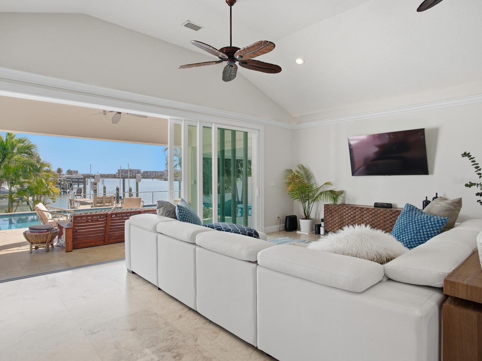 1028 79 St, Saint Petersburg, FL 33707 photo
