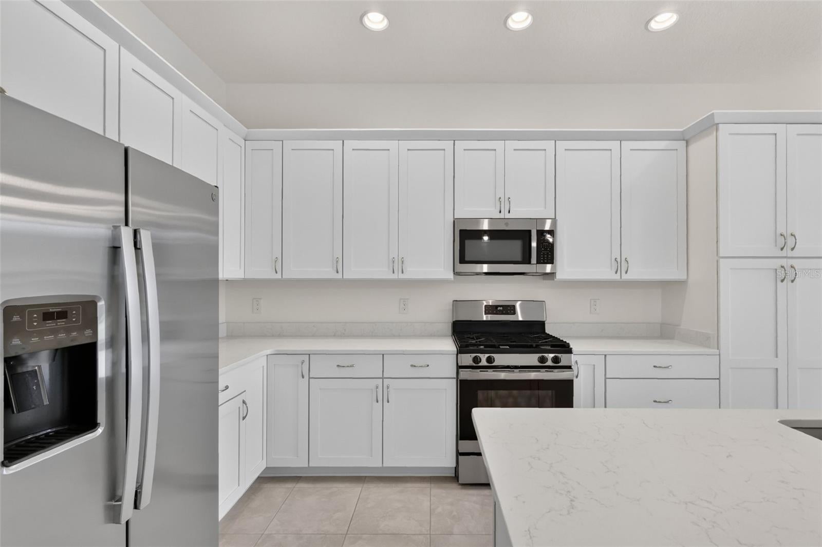 654 Shivers Loop, The Villages, FL 34762 photo