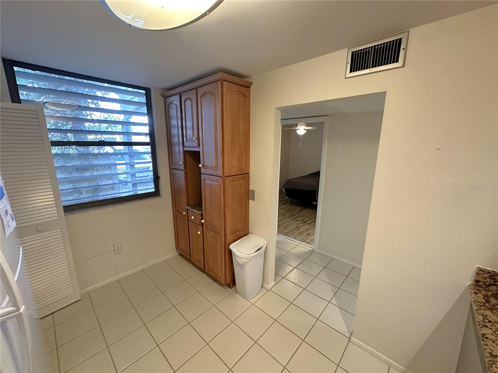 645 Woodlawn Dr, Bradenton, FL 34210 photo