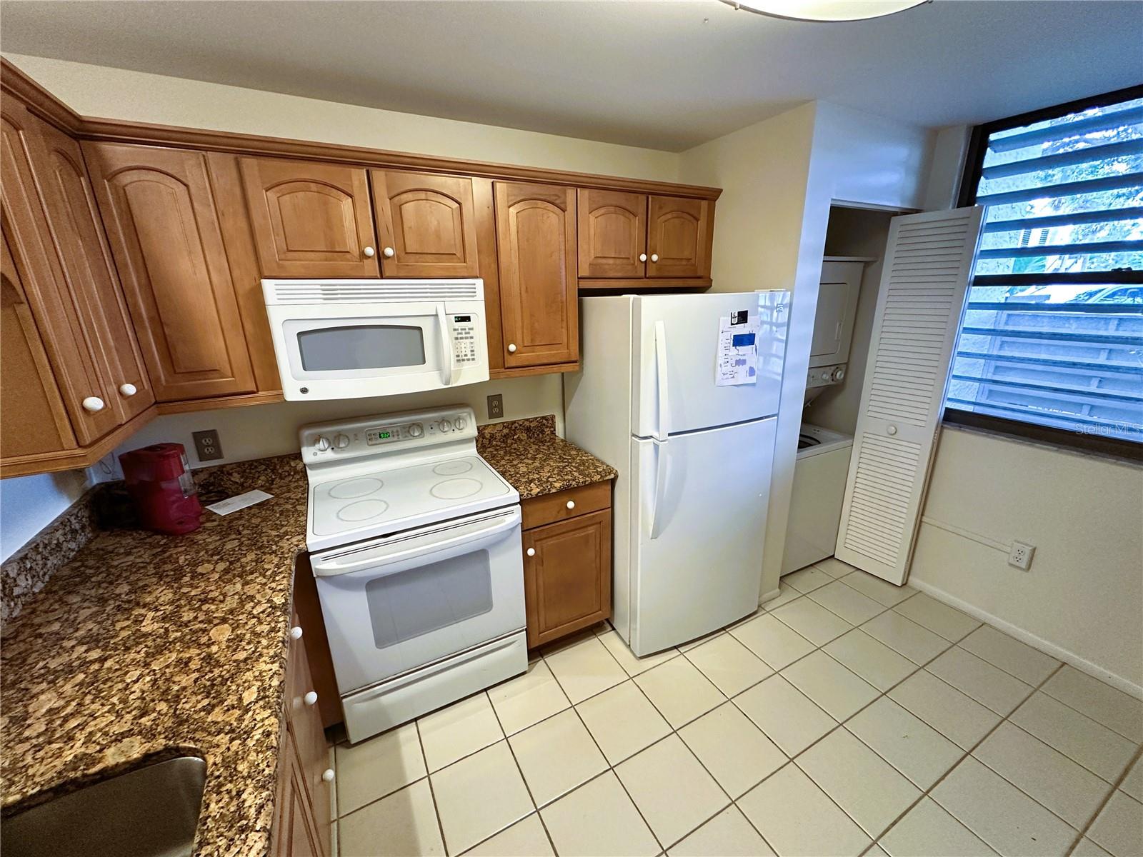 645 Woodlawn Dr, Bradenton, FL 34210 photo