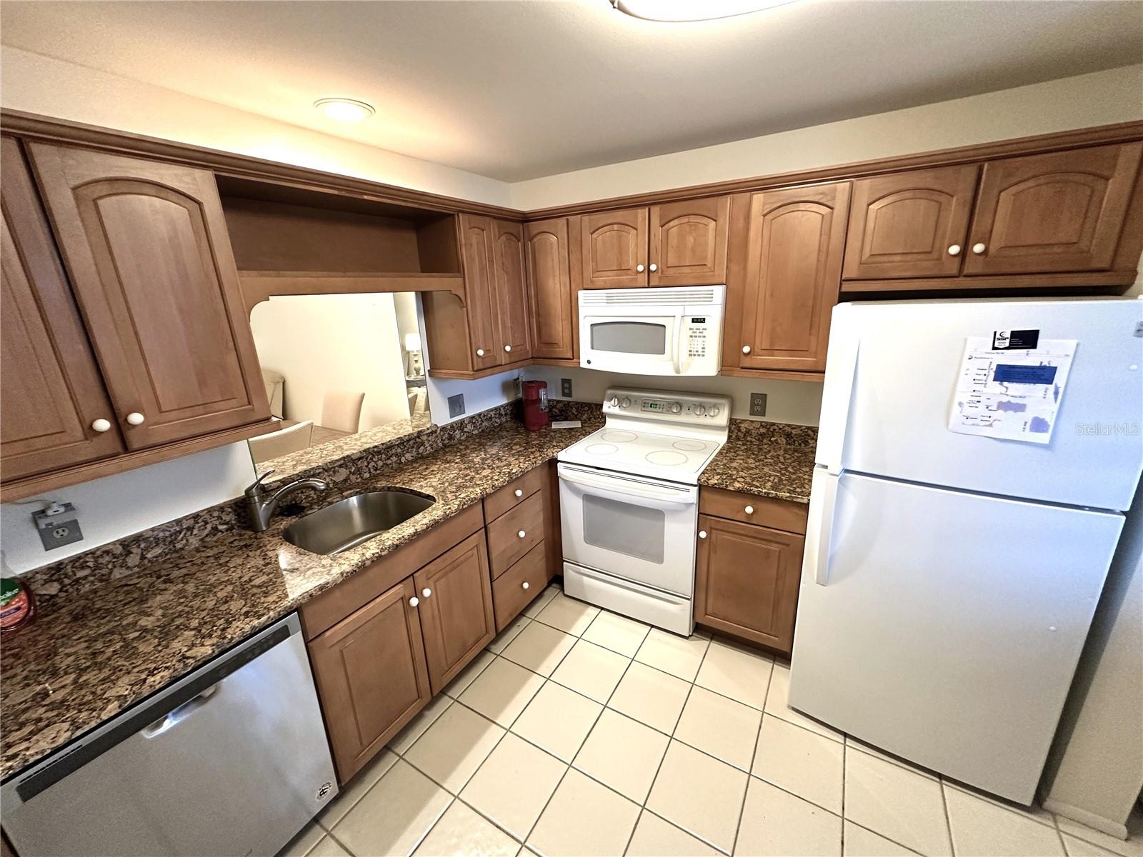 645 Woodlawn Dr, Bradenton, FL 34210 photo