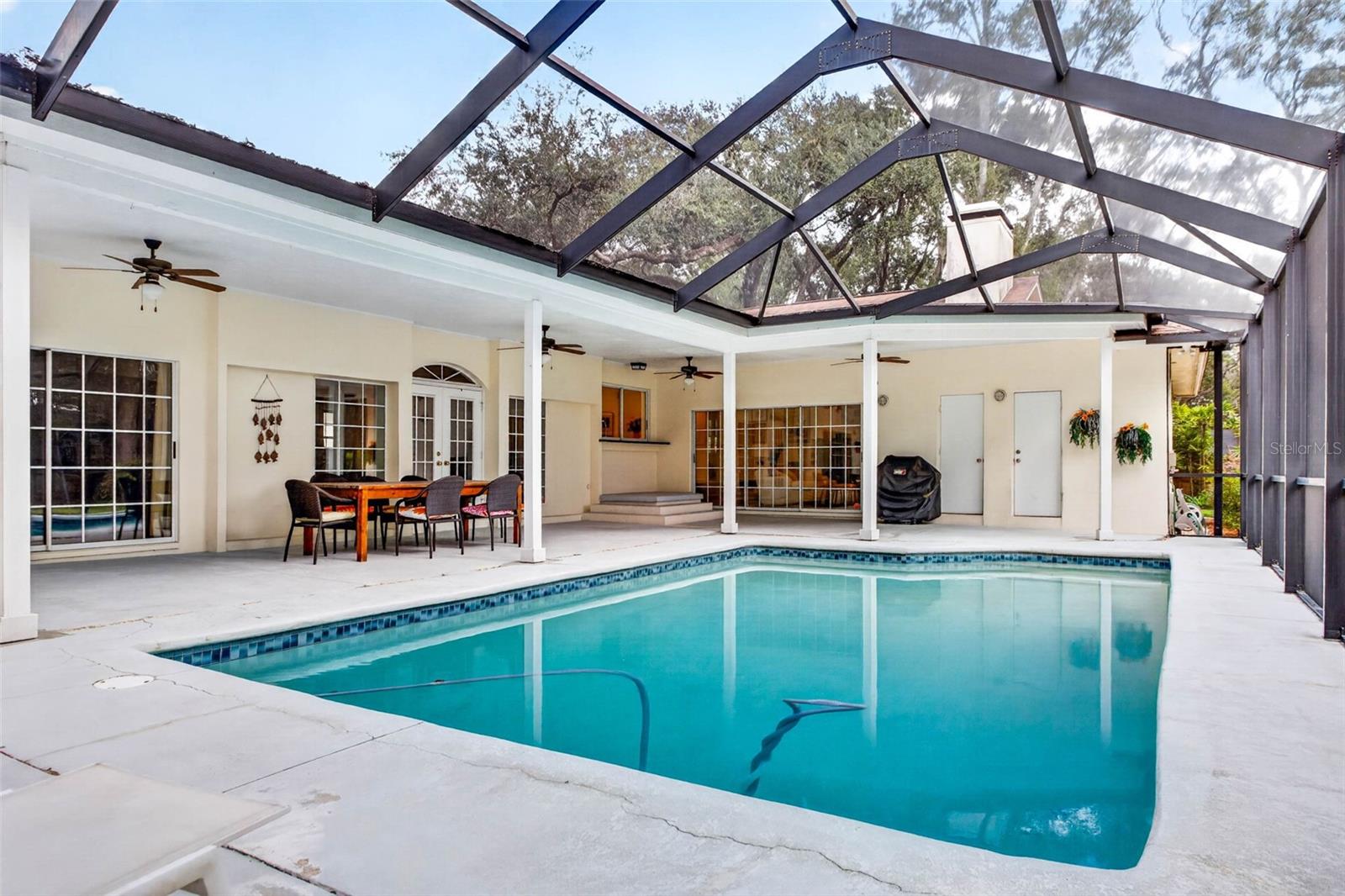 513 Garrard Dr, Temple Terrace, FL 33617