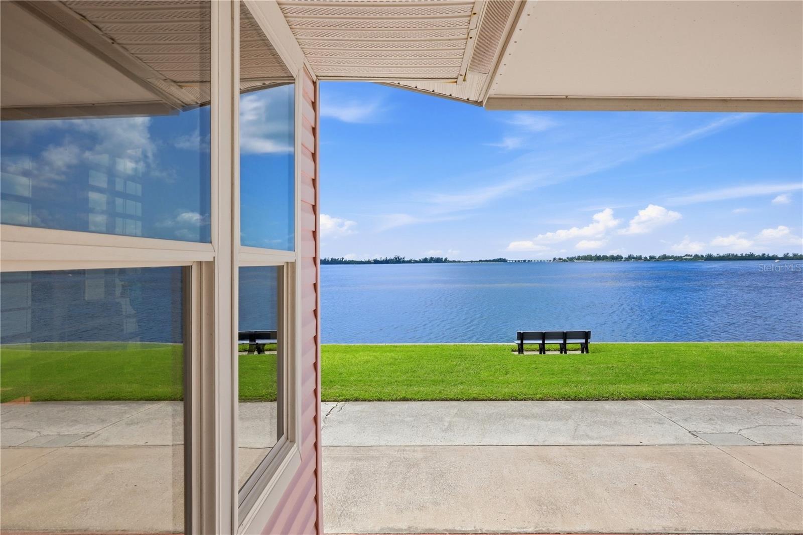 34 Bayview Dr, Bradenton, FL 34210