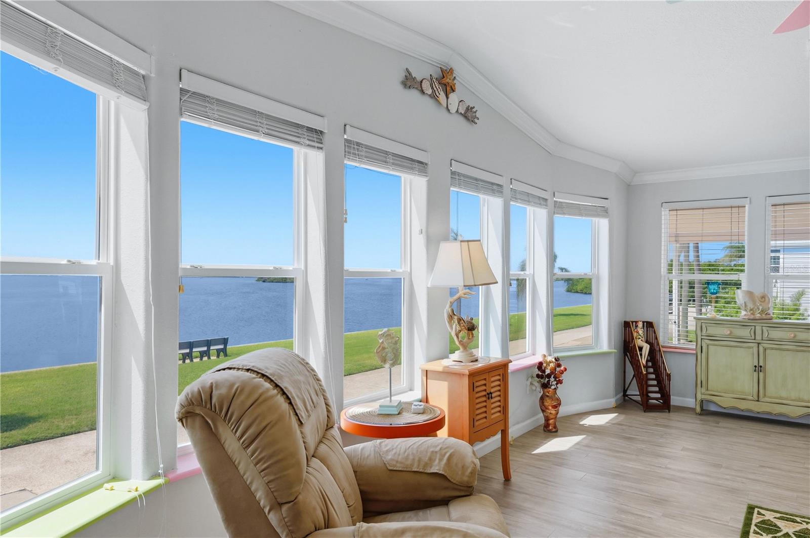 34 Bayview Dr, Bradenton, FL 34210 photo
