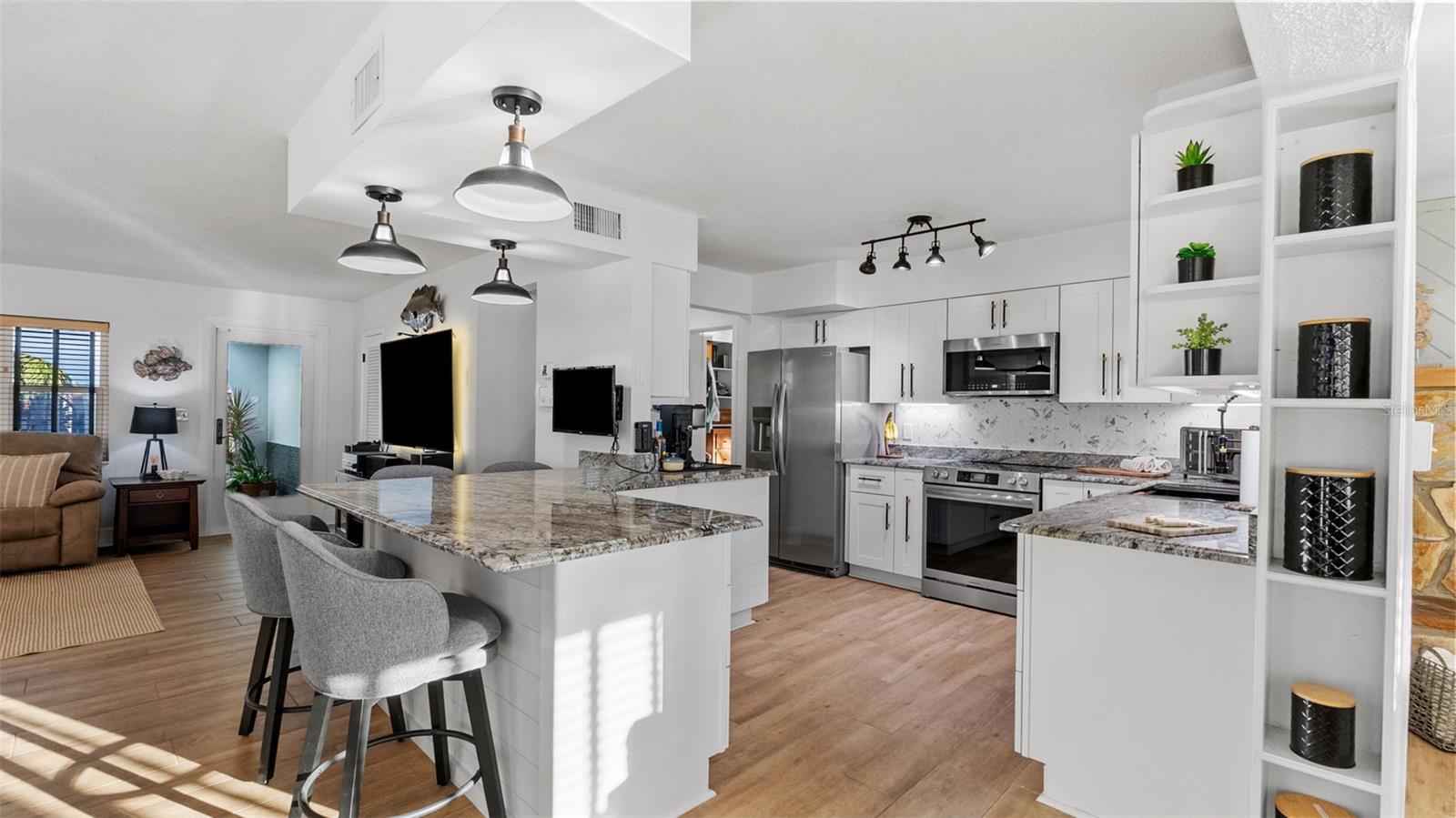 7008 S Shore Dr, South Pasadena, FL 33707 photo