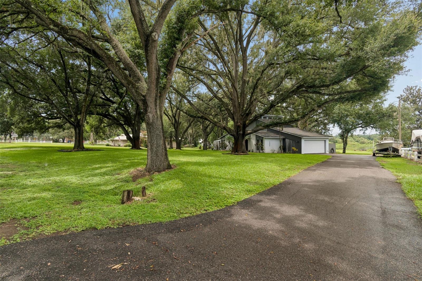 1904 Capri Rd, Valrico, FL 33594 photo