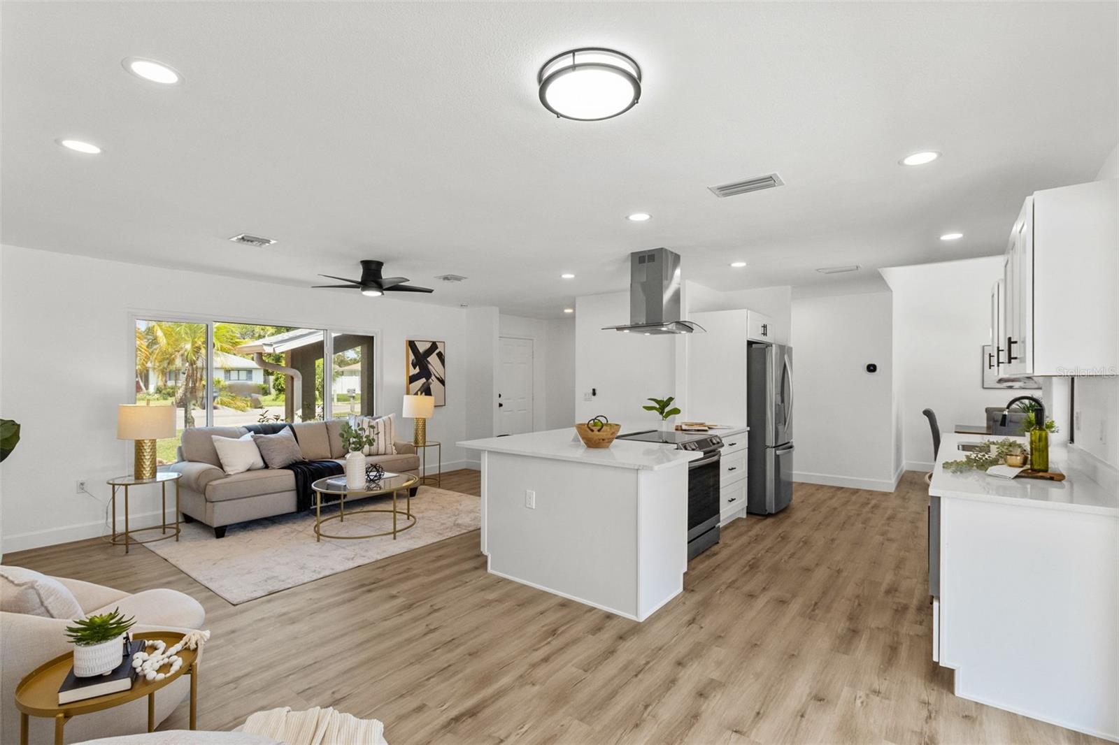 Single Family Residence in SARASOTA FL 6921 8TH STREET COURT 11.jpg