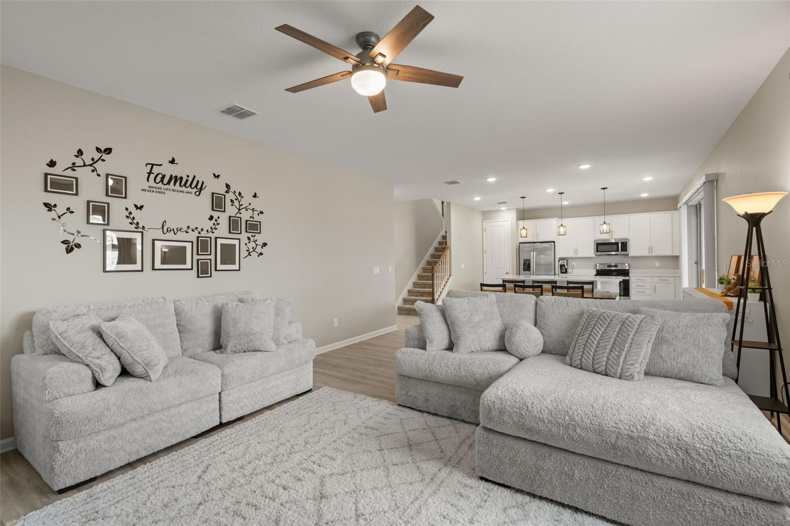 1542 Sugarbelle Cir, Mascotte, FL 34753 photo