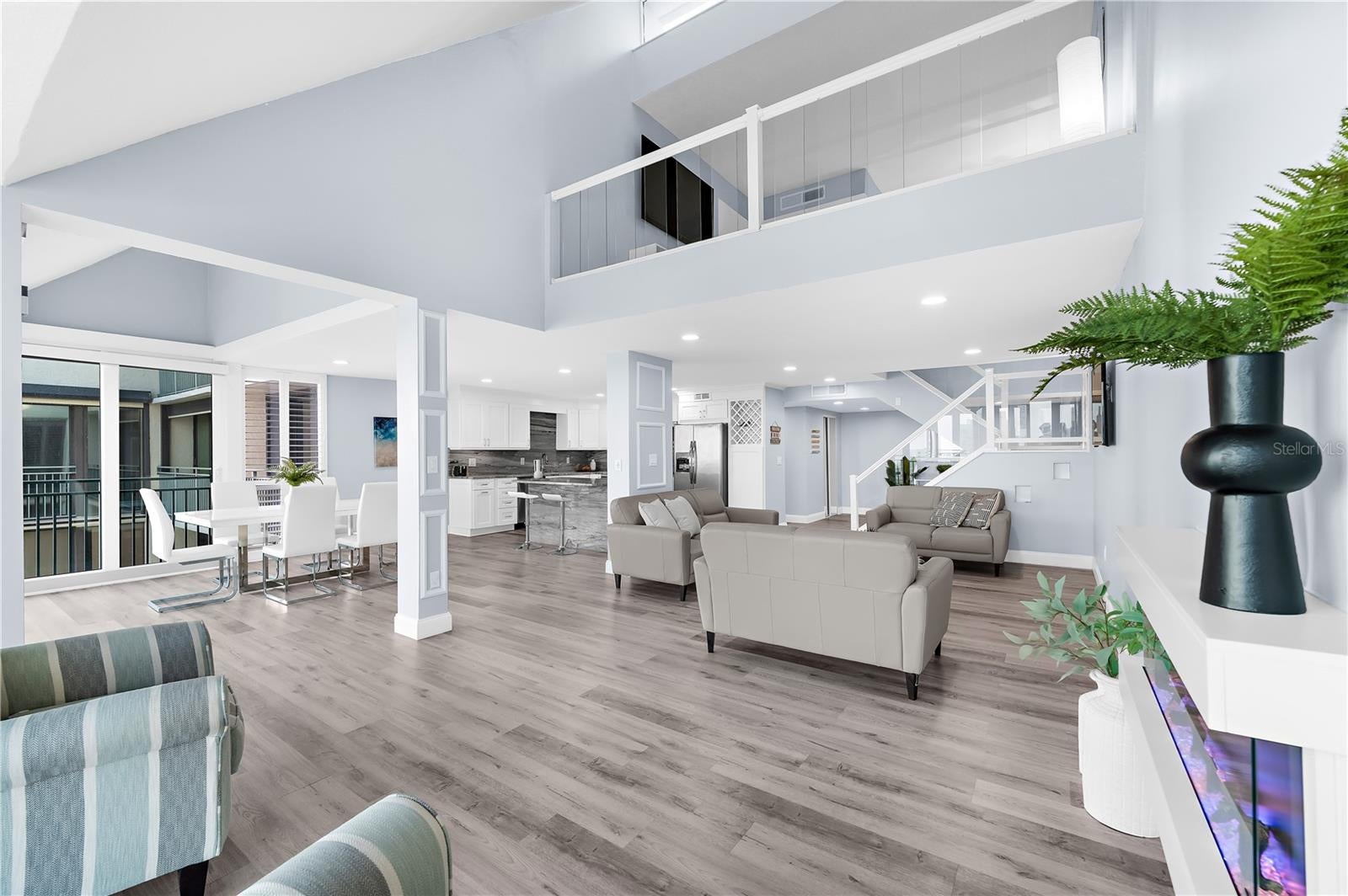 1380 Gulf Blvd #PENTHOUSE 5, Clearwater Beach, FL 33767 photo
