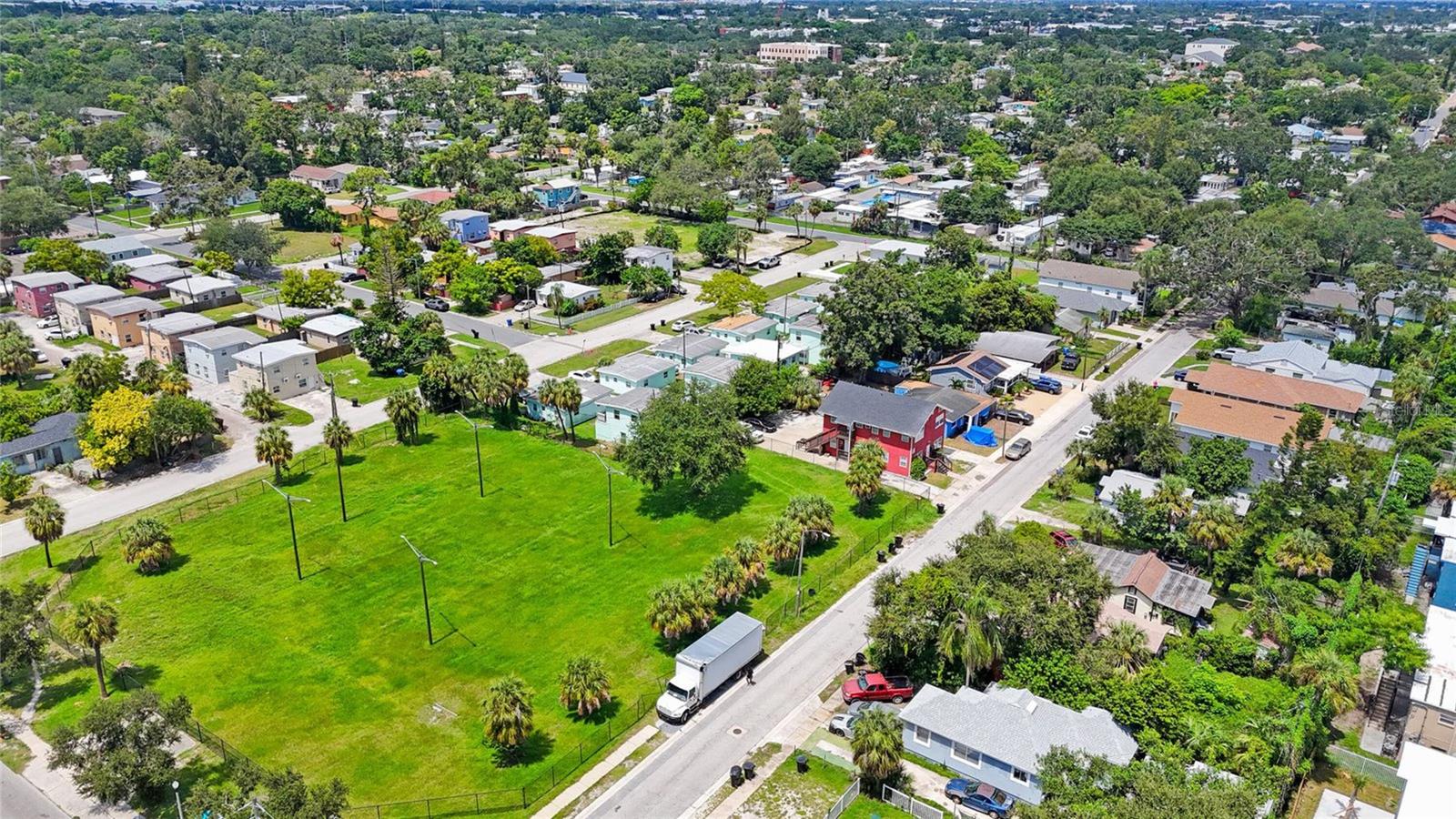 1761 19 St, Saint Petersburg, FL 33712 photo