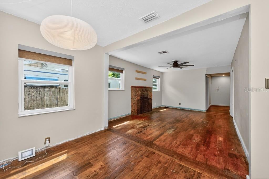 5818 39 St, Saint Petersburg, FL 33714 photo