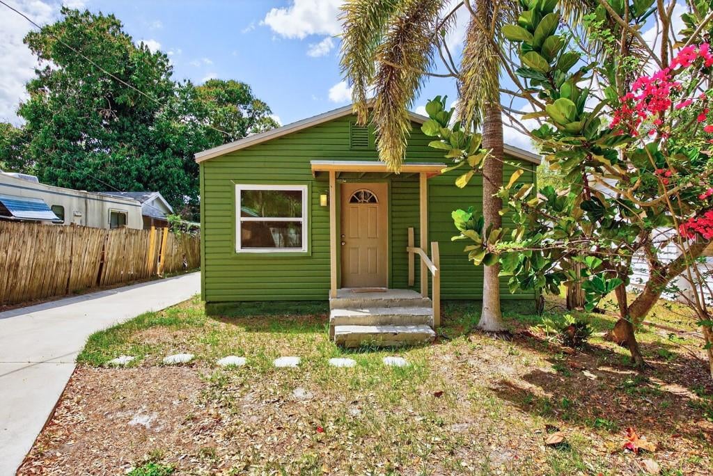 5818 39 St, Saint Petersburg, FL 33714