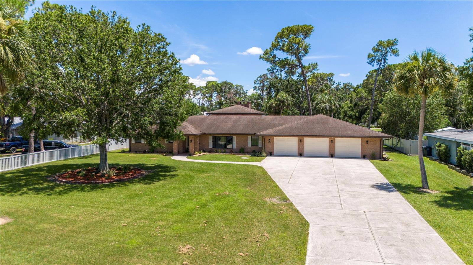 404 Dickman Dr, Ruskin, FL 33570 photo