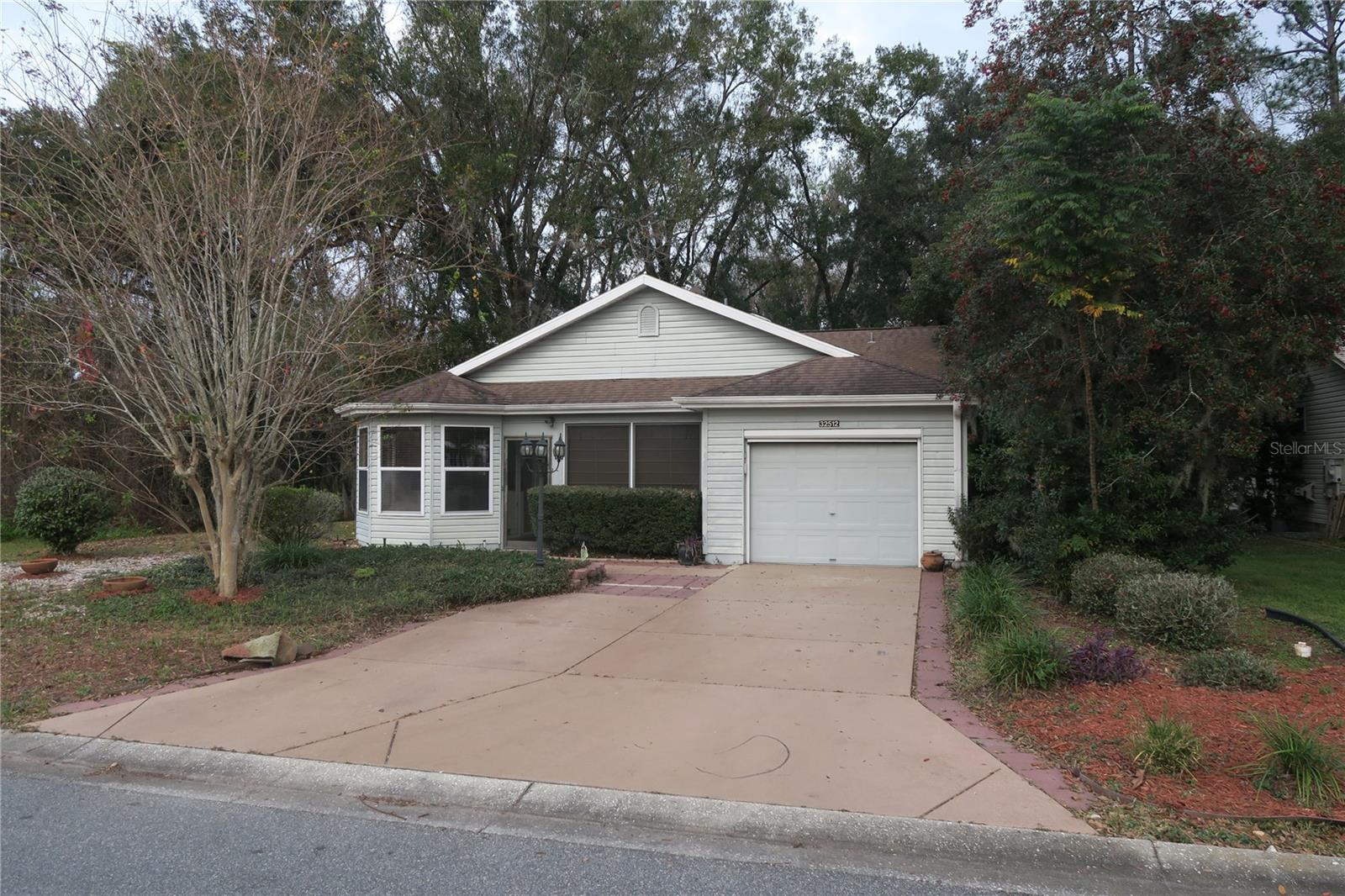 32512 Oak Park Dr, Leesburg, FL 34748