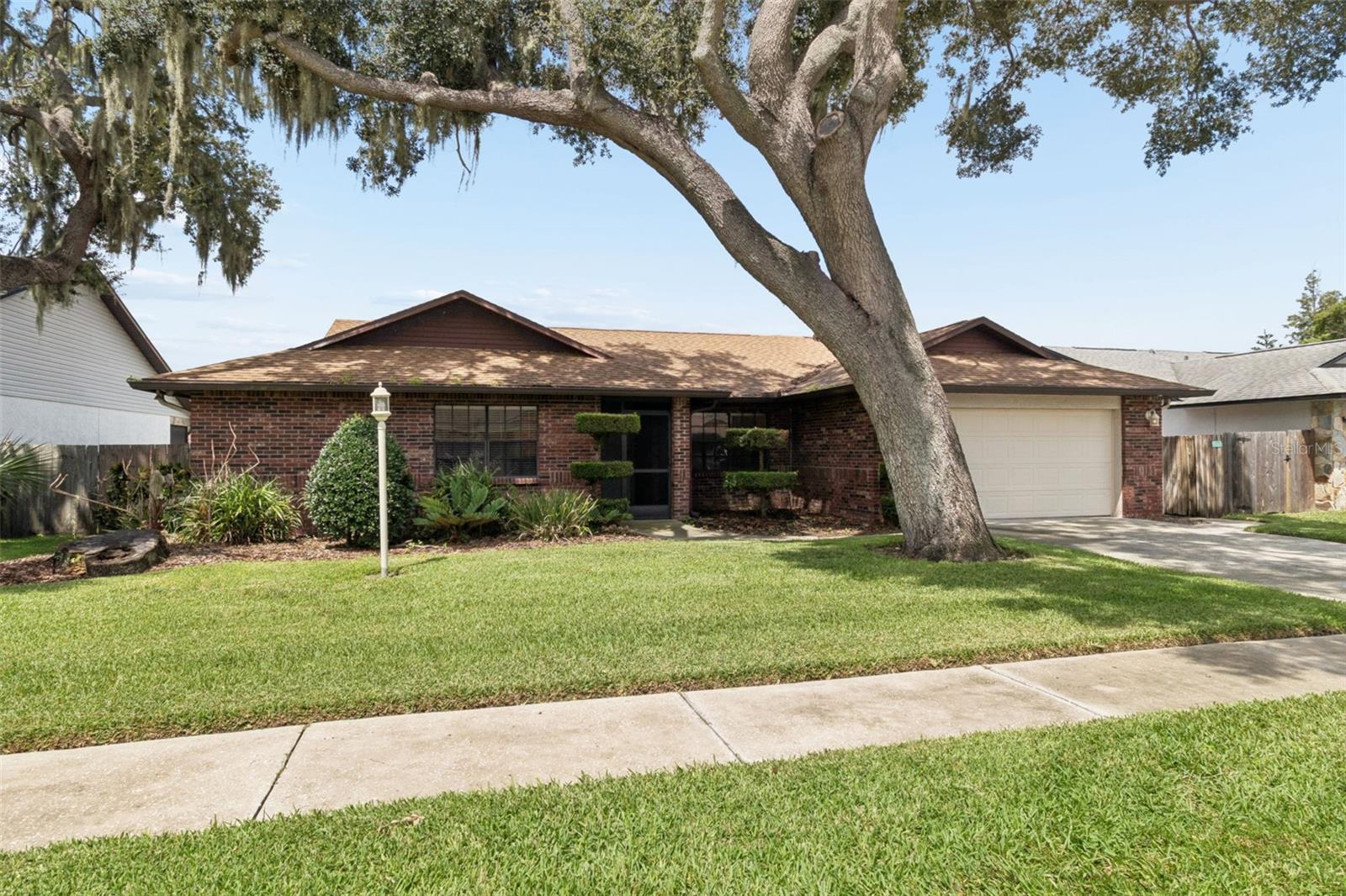 653 Timber Pond Dr, Brandon, FL 33510 photo