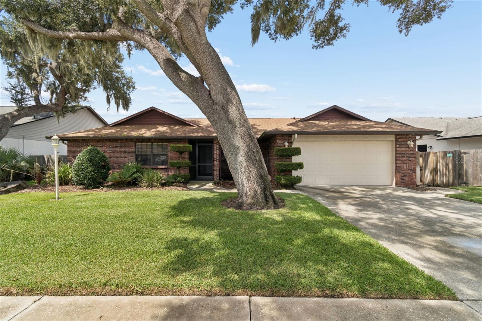 653 Timber Pond Dr, Brandon, FL 33510 photo
