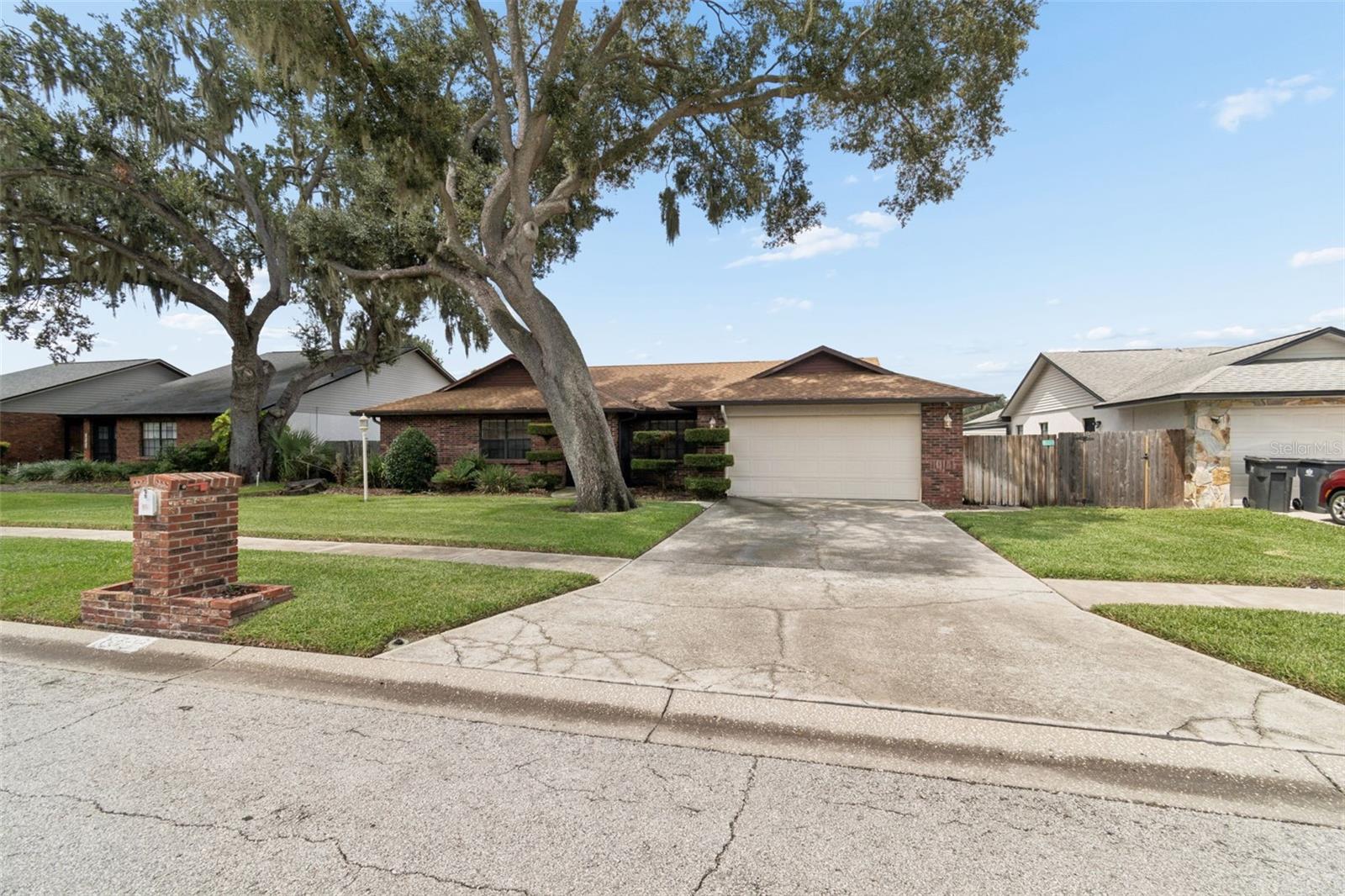 653 Timber Pond Dr, Brandon, FL 33510 photo