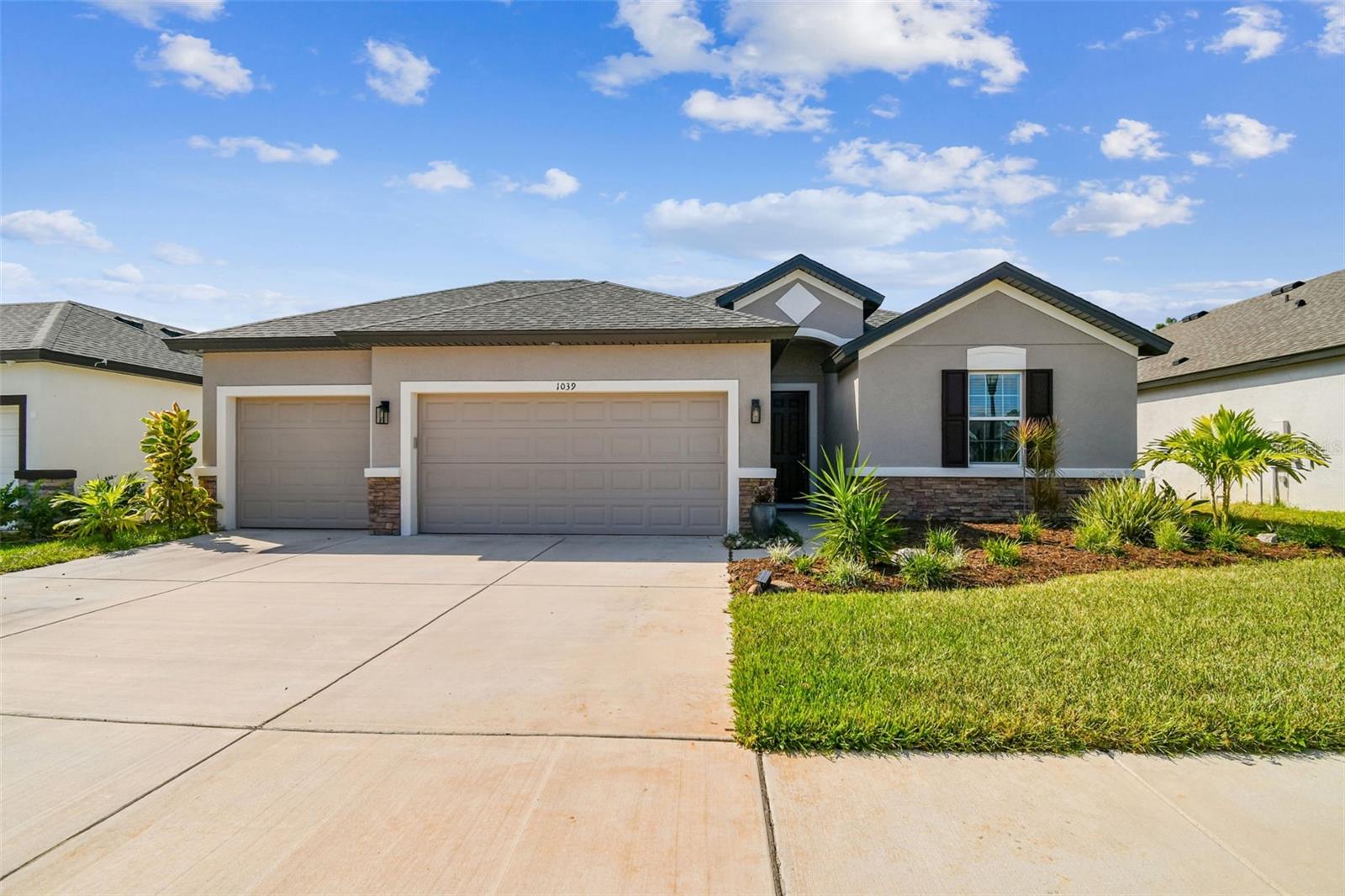 1039 Davis Heather Cir, Seffner, FL 33584