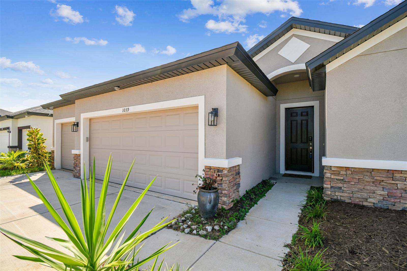 1039 Davis Heather Cir, Seffner, FL 33584 photo