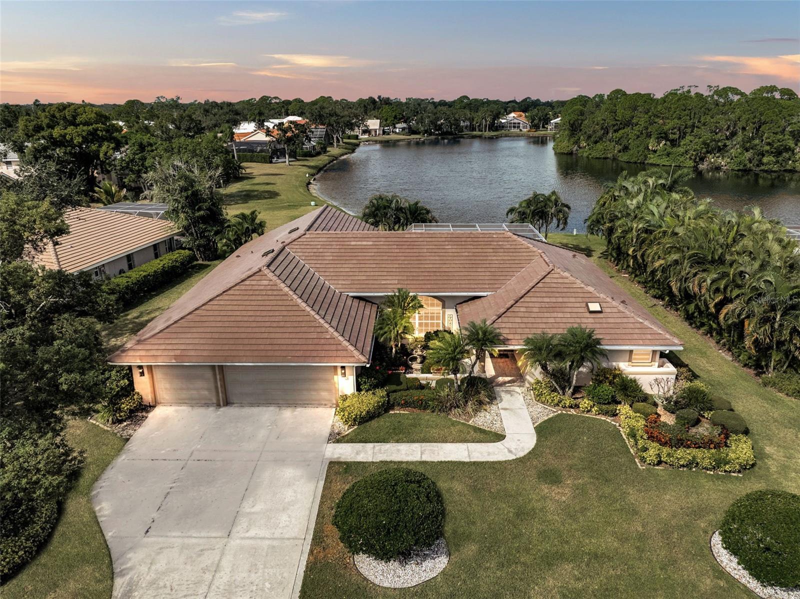 7570 Links Ct, Sarasota, FL 34243 photo