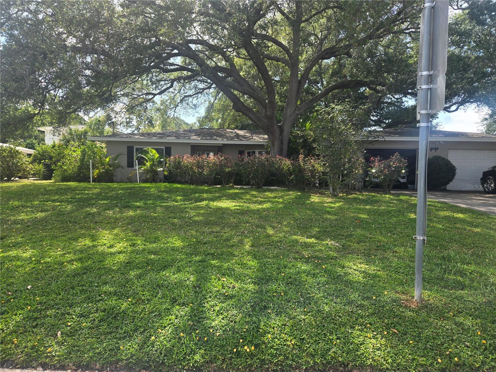 1704 Cypress Ave, Belleair, FL 33756 photo