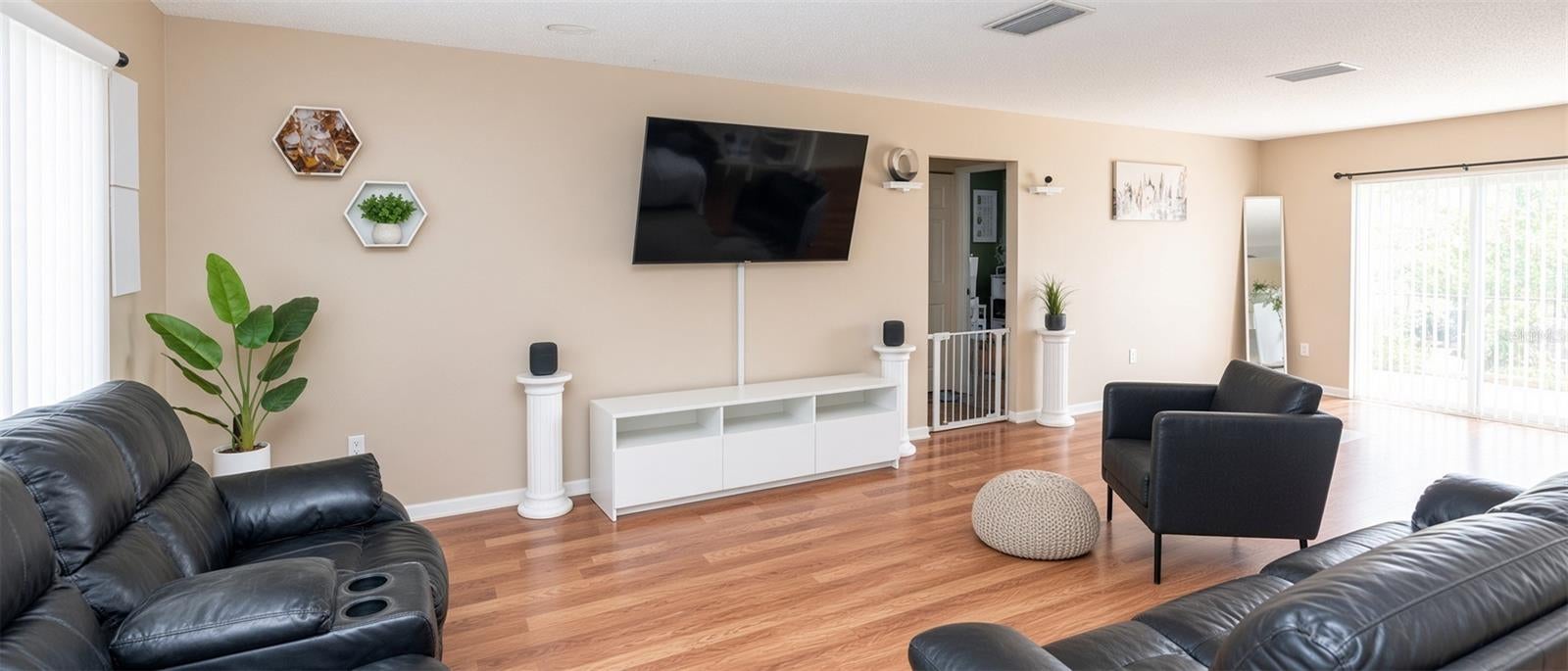 5392 Mariner Blvd, Spring Hill, FL 34609 photo