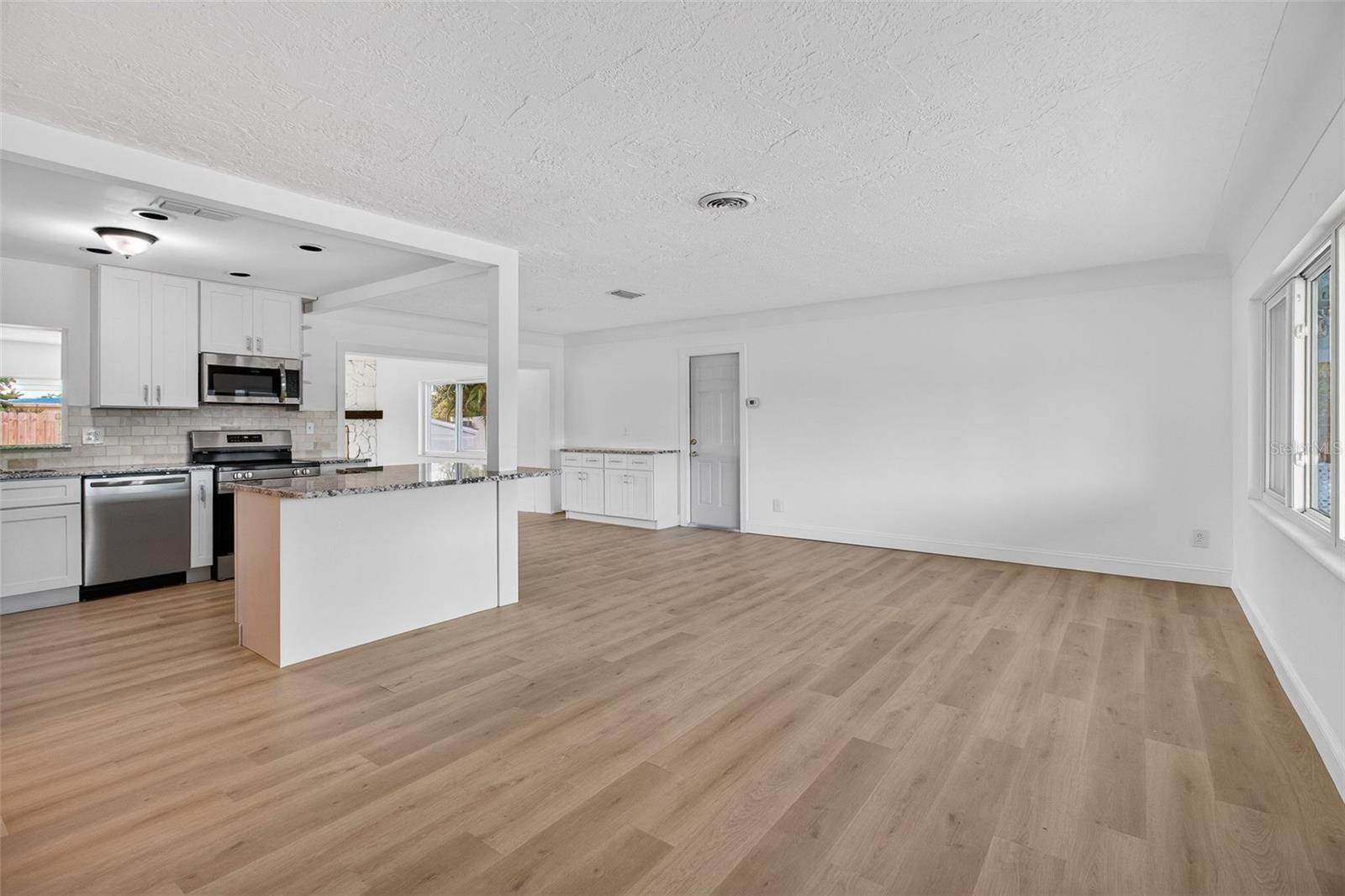 7919 Causeway Blvd, Saint Petersburg, FL 33707 photo