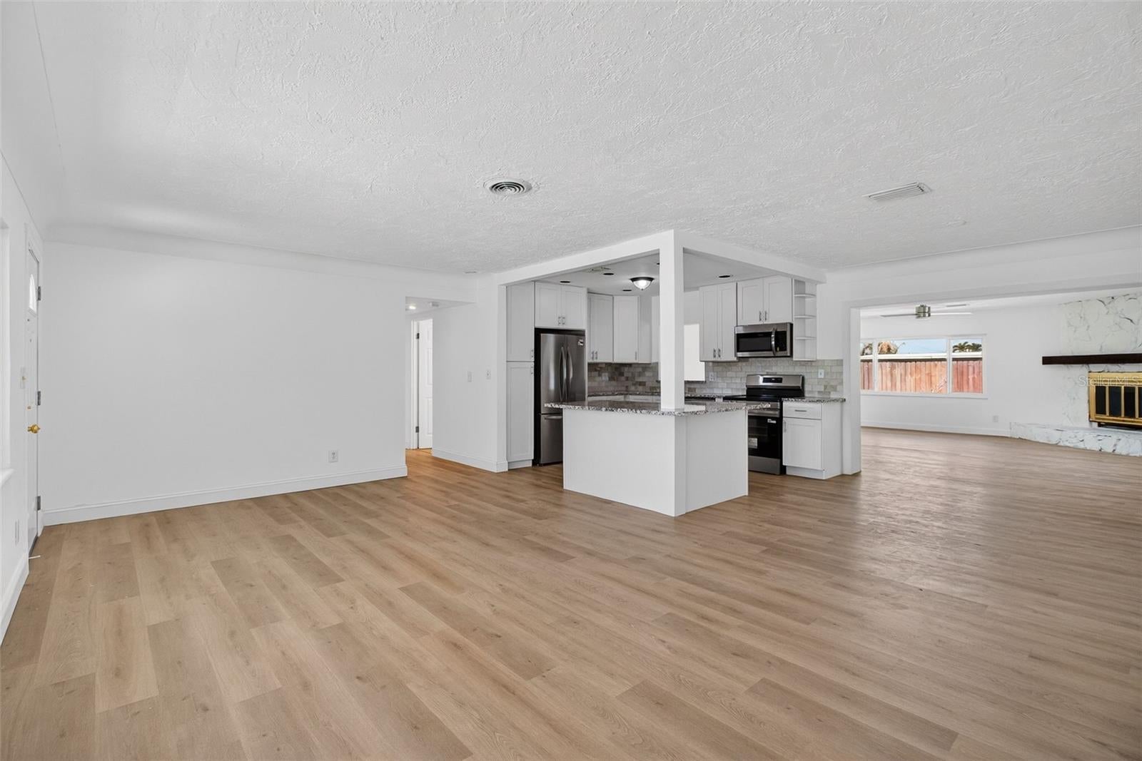 7919 Causeway Blvd, Saint Petersburg, FL 33707 photo
