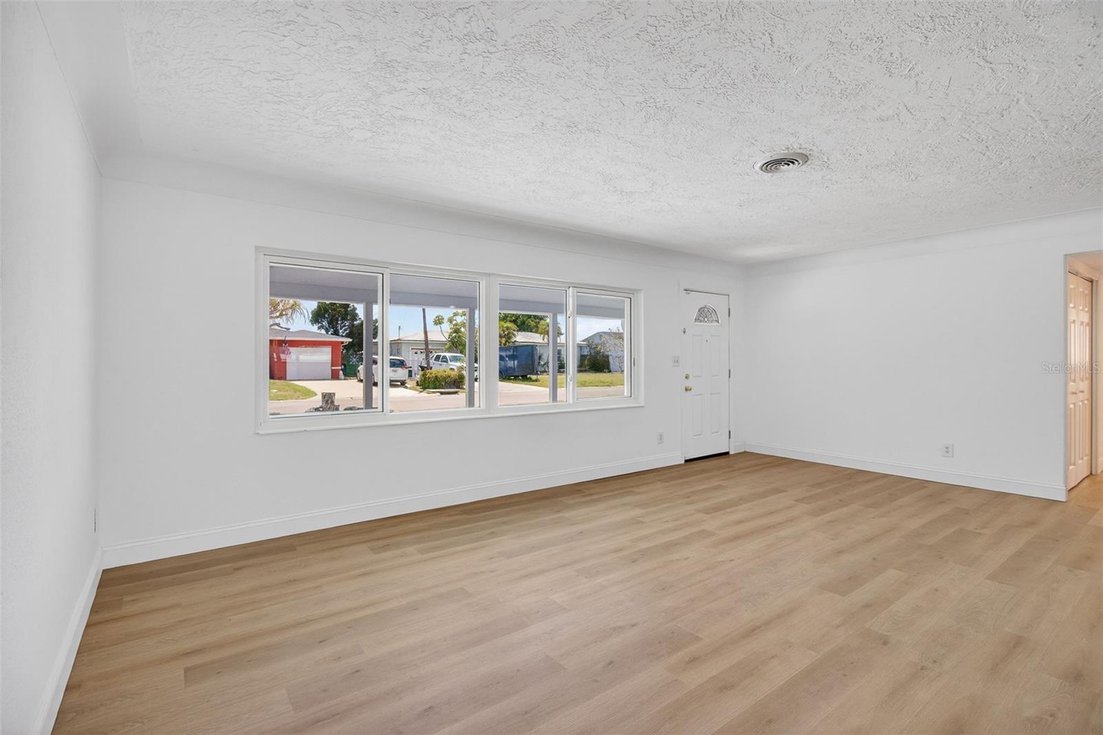 7919 Causeway Blvd, Saint Petersburg, FL 33707 photo