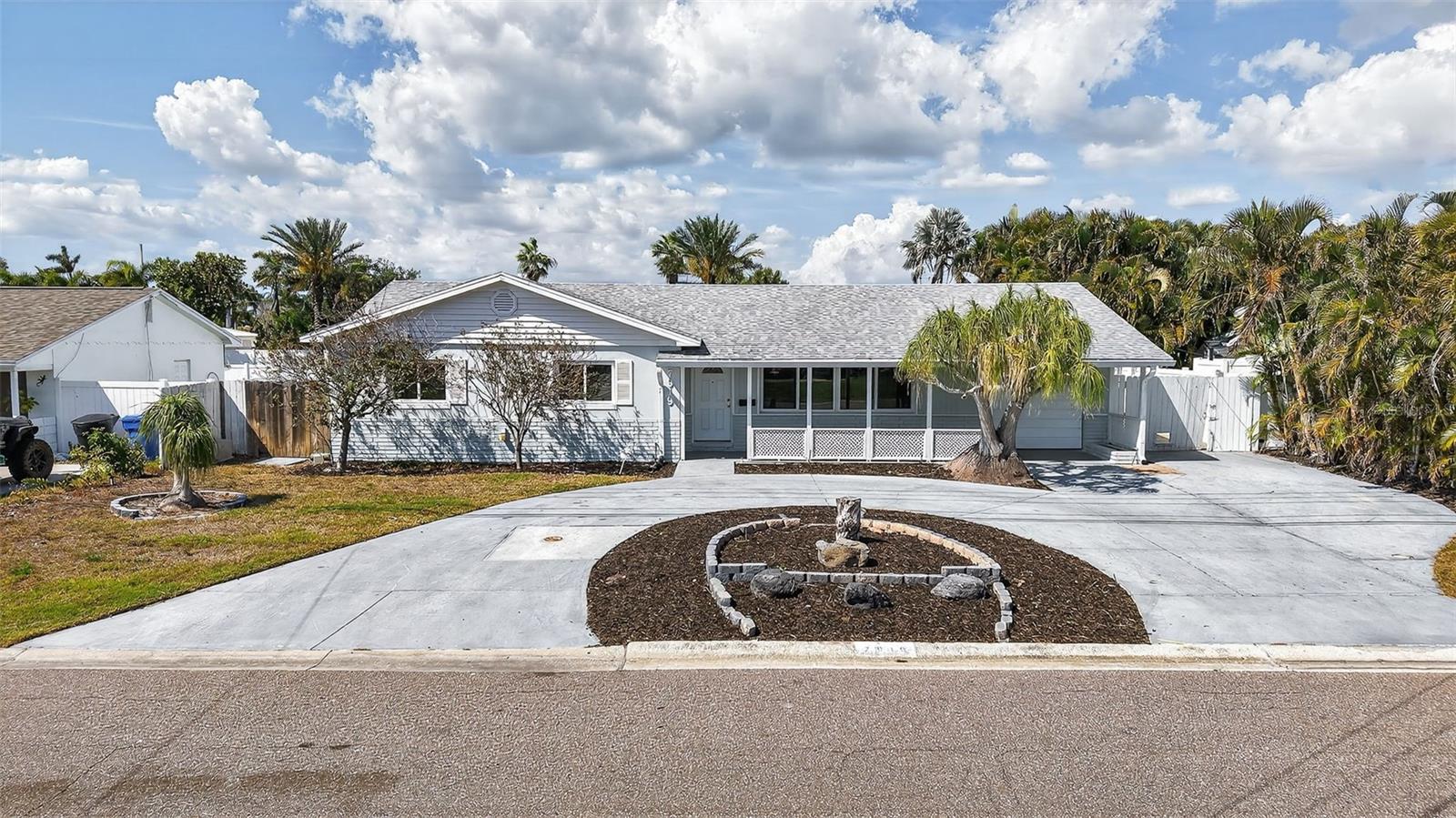 7919 Causeway Blvd, Saint Petersburg, FL 33707