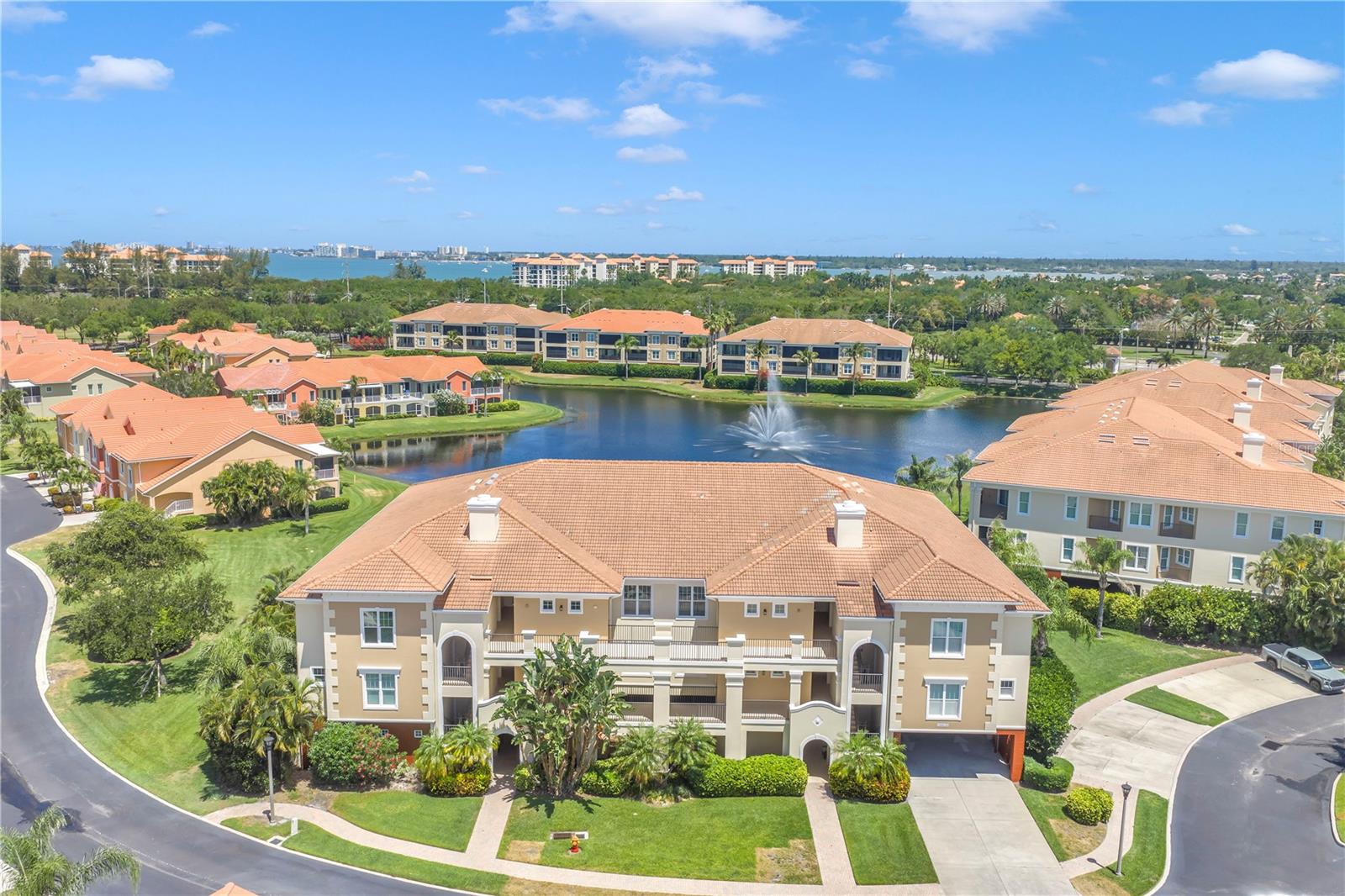 10 Franklin Ct, Saint Petersburg, FL 33711