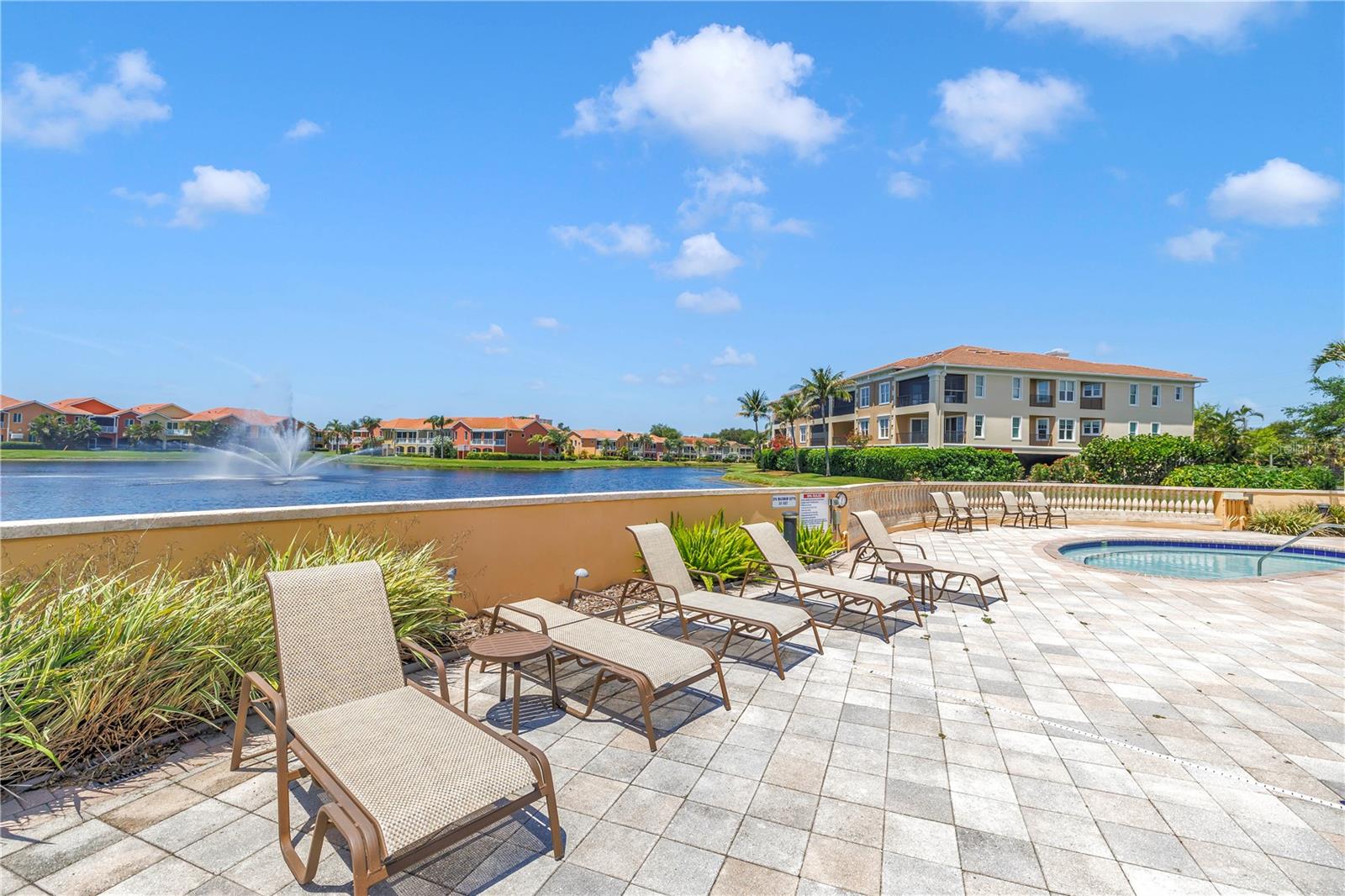 10 Franklin Ct #63 D, Saint Petersburg, FL 33711 photo