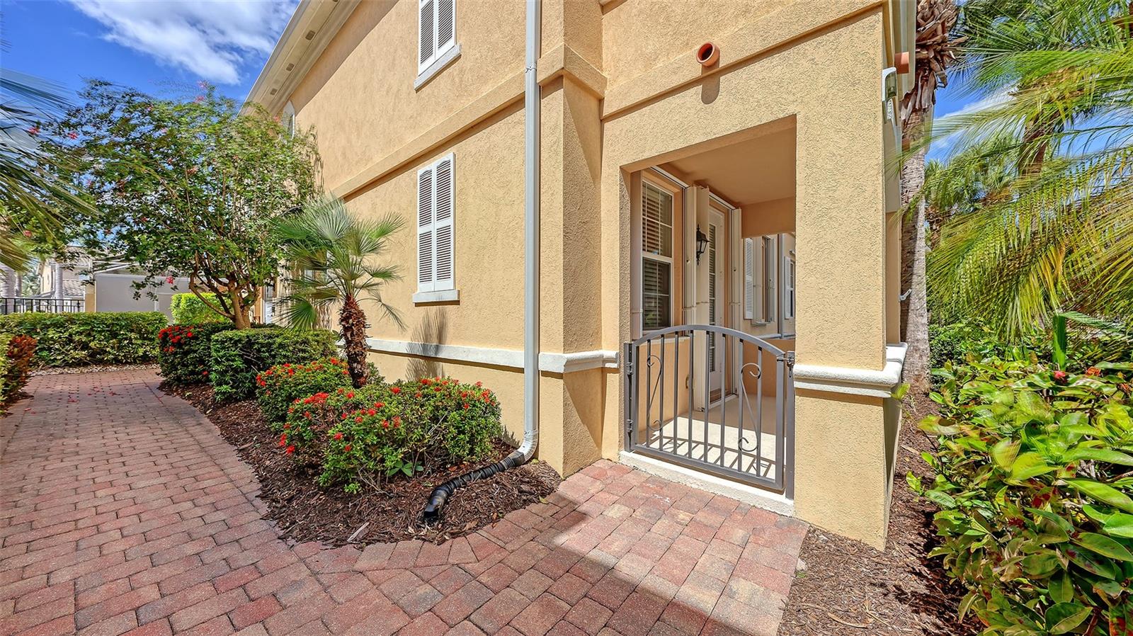 1586 Dorgali Dr, Sarasota, FL 34238 photo