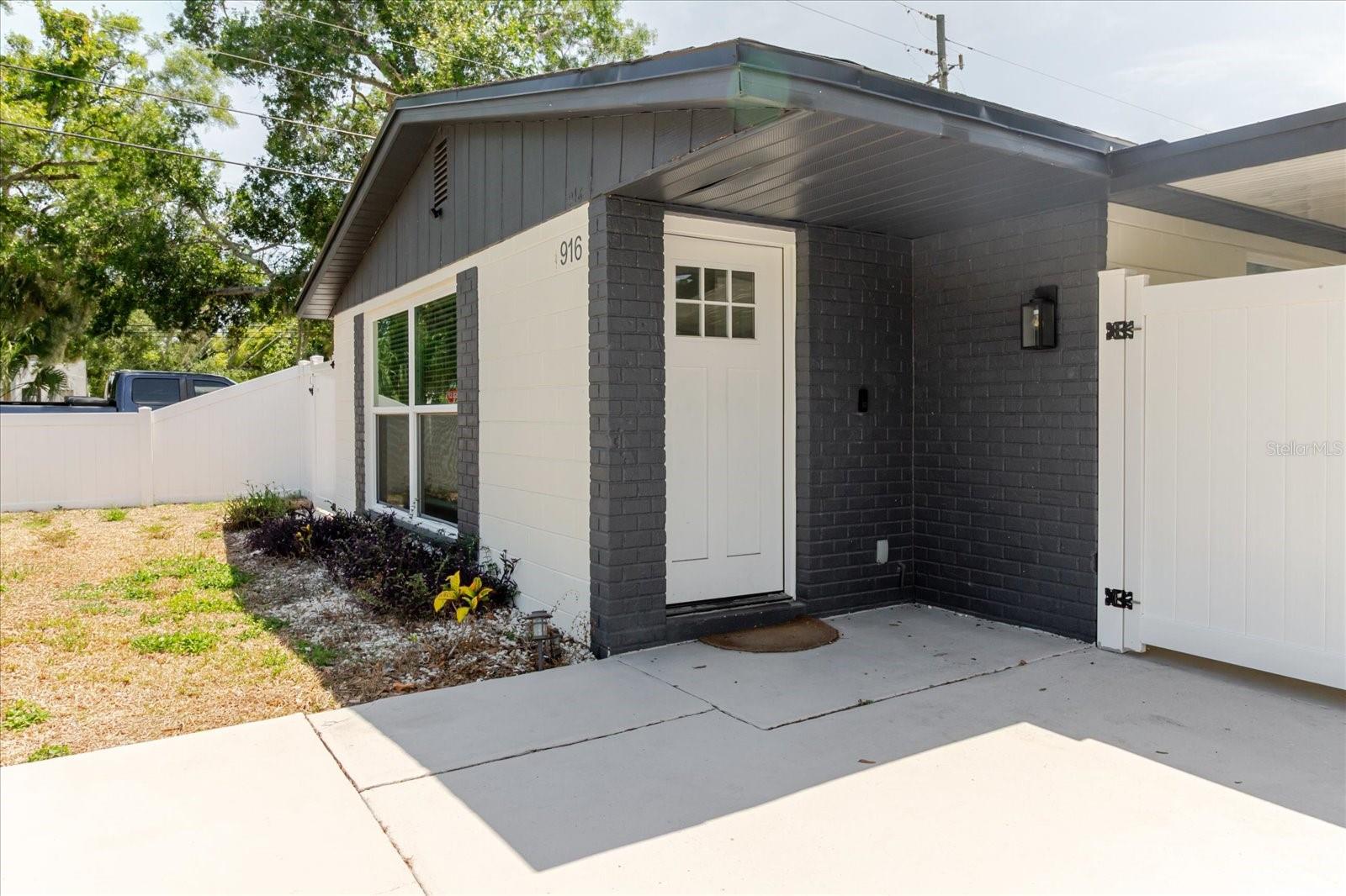 916 17 St, Saint Petersburg, FL 33713 photo