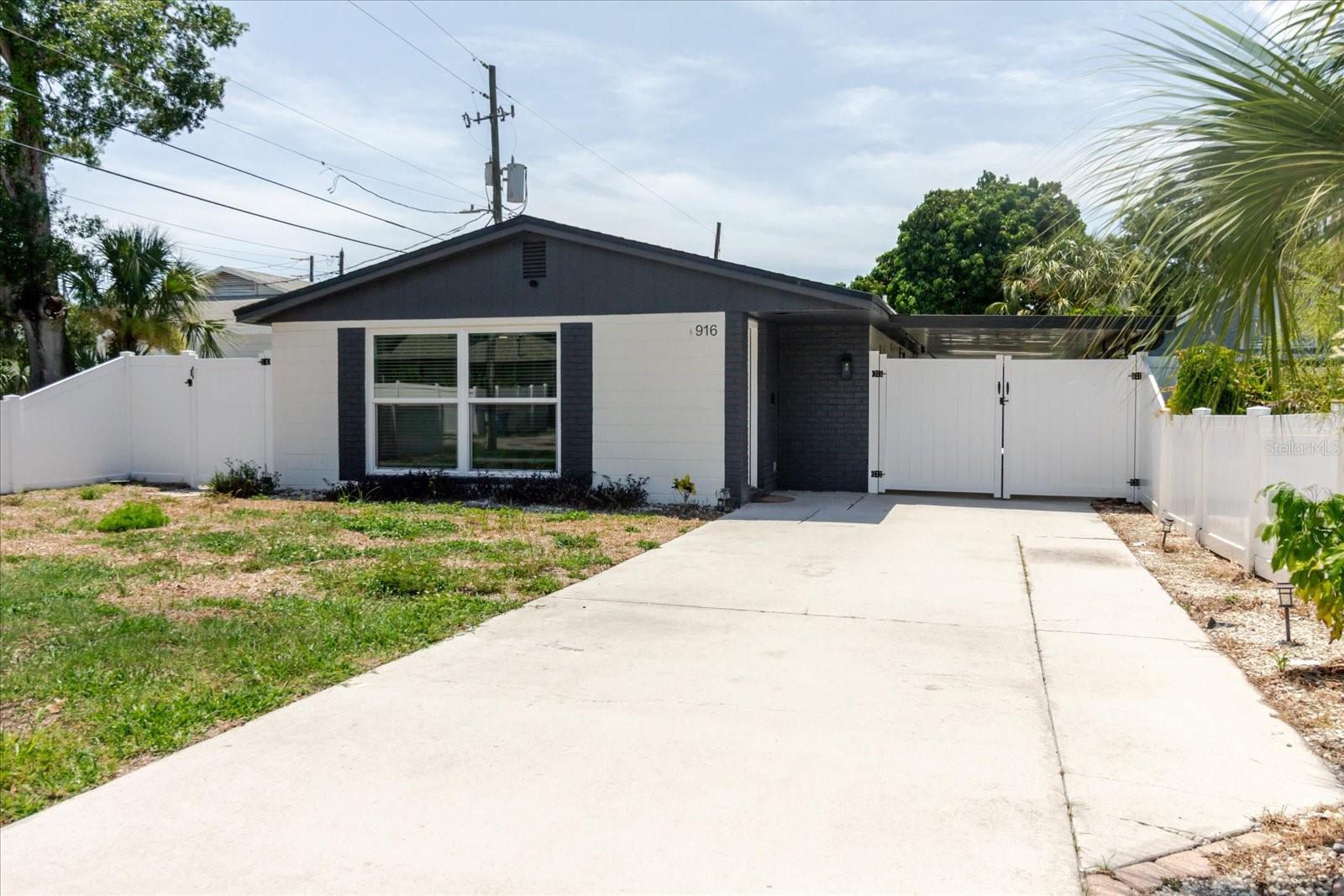 916 17 St, Saint Petersburg, FL 33713 photo