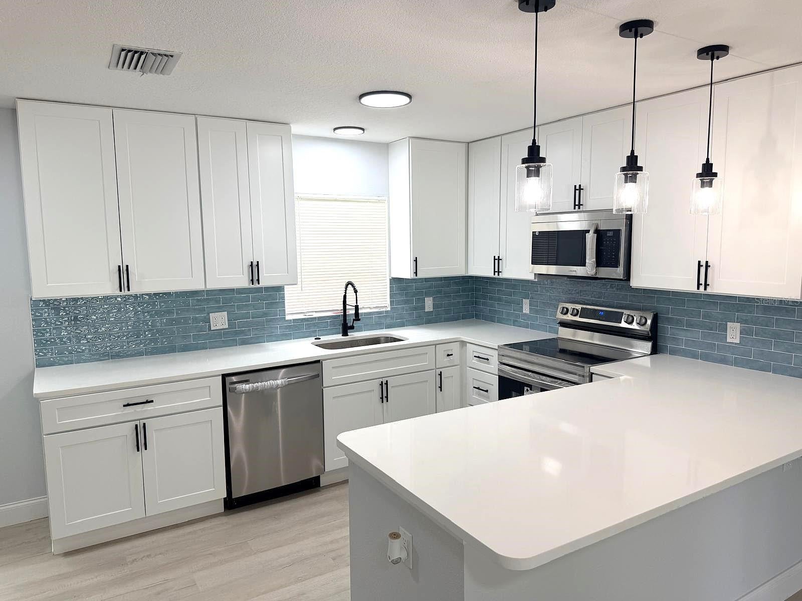 445 NW 10 Ave, Webster, FL 33597 photo