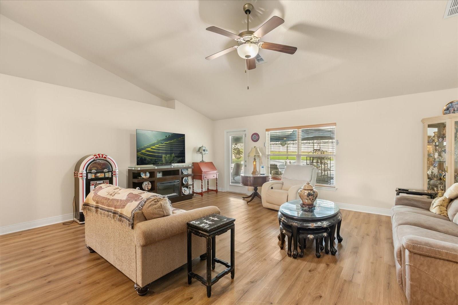 906 Edith Dr, Fruitland Park, FL 34731 photo