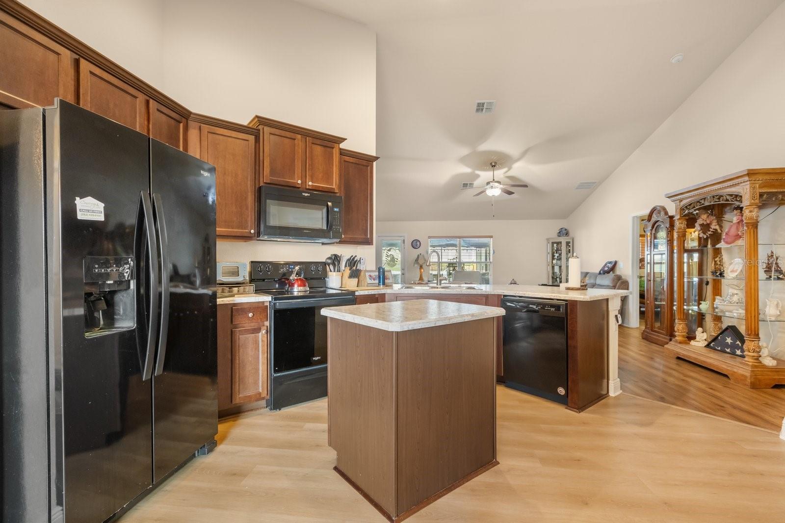 906 Edith Dr, Fruitland Park, FL 34731 photo