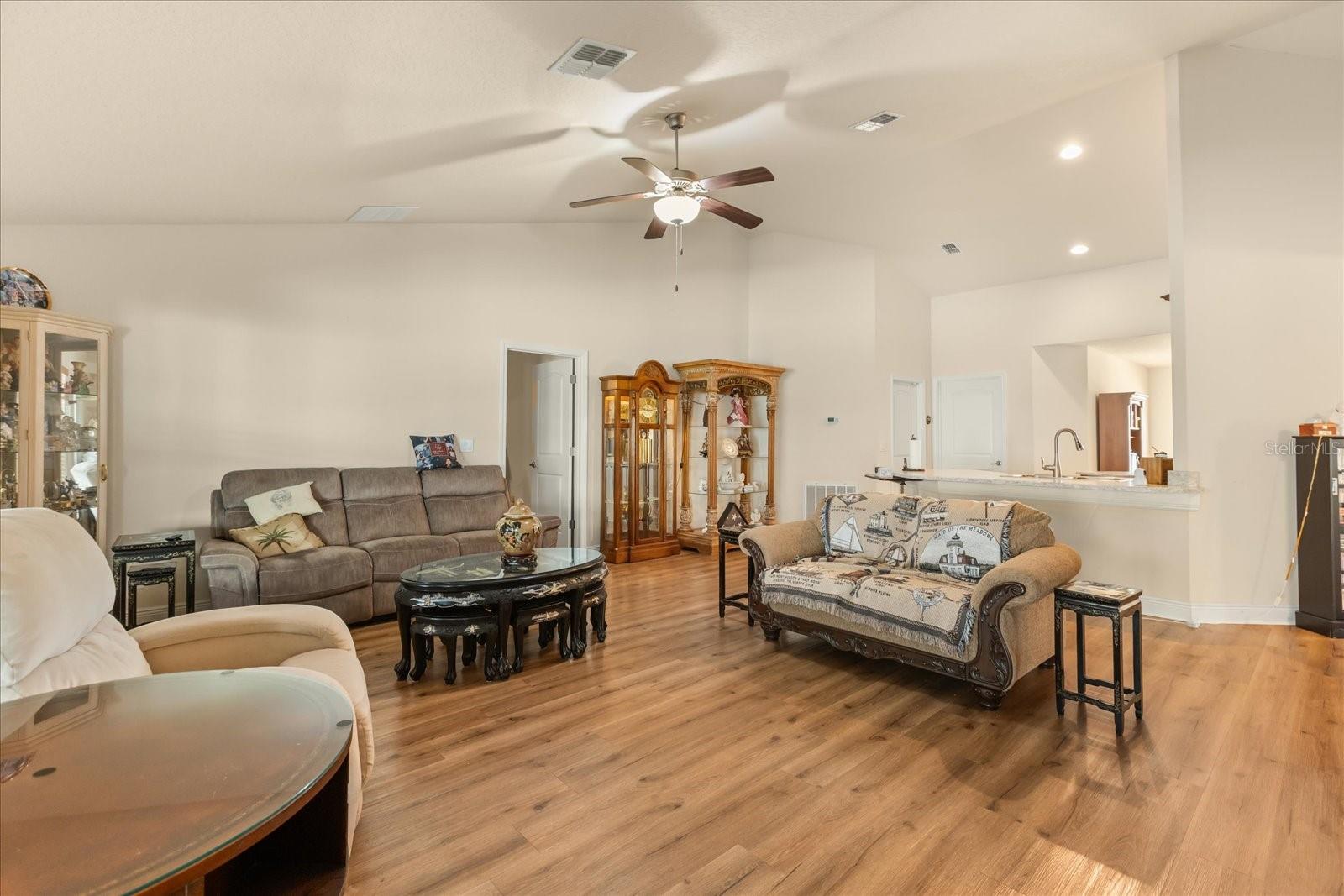 906 Edith Dr, Fruitland Park, FL 34731 photo