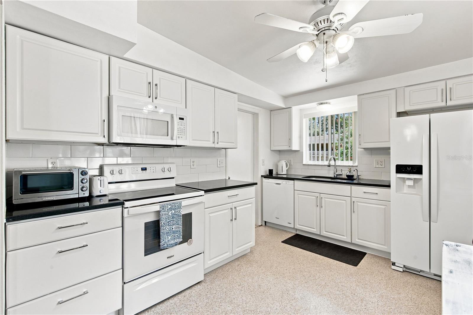 11610 116 St, Seminole, FL 33778 photo