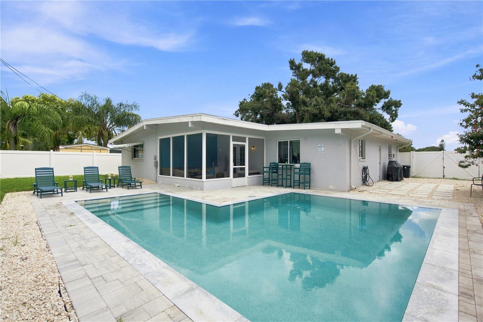 11610 116 St, Seminole, FL 33778 photo