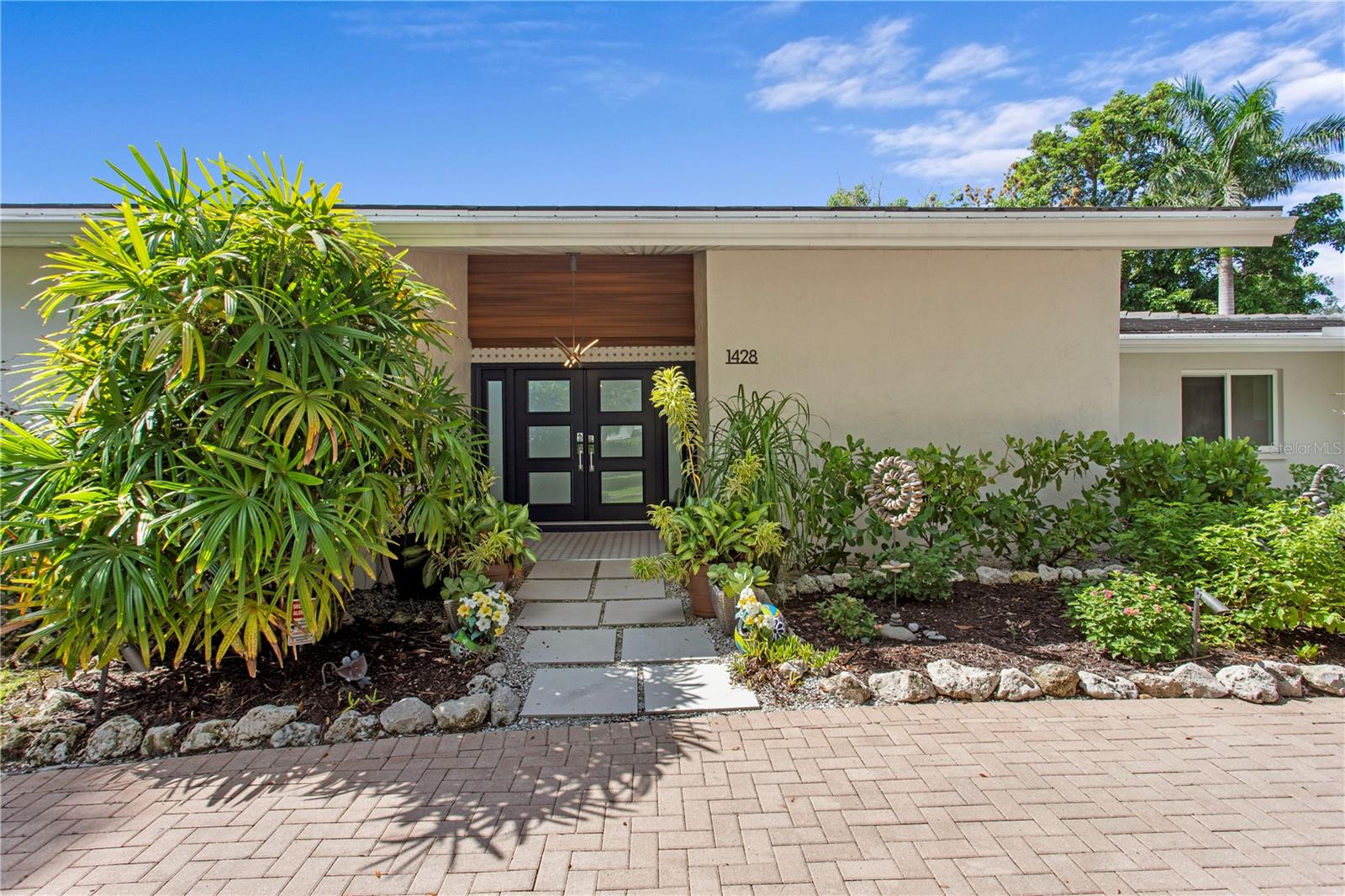 1428 Pine Bay Dr, Sarasota, FL 34231 photo