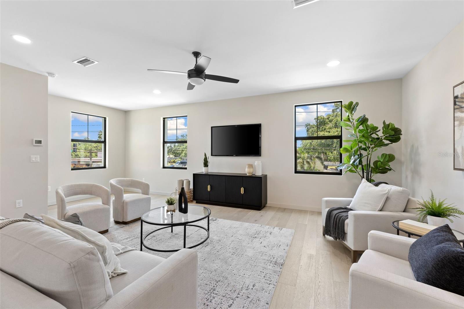2211 16 St, Saint Petersburg, FL 33704 photo