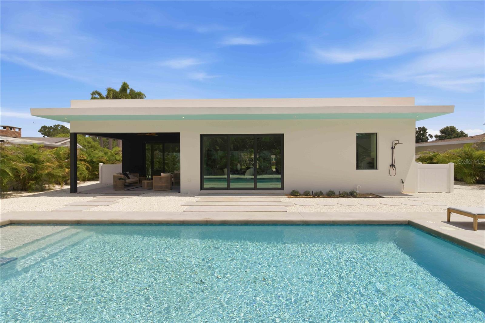 2306 Valencia Dr, Sarasota, FL 34239 photo