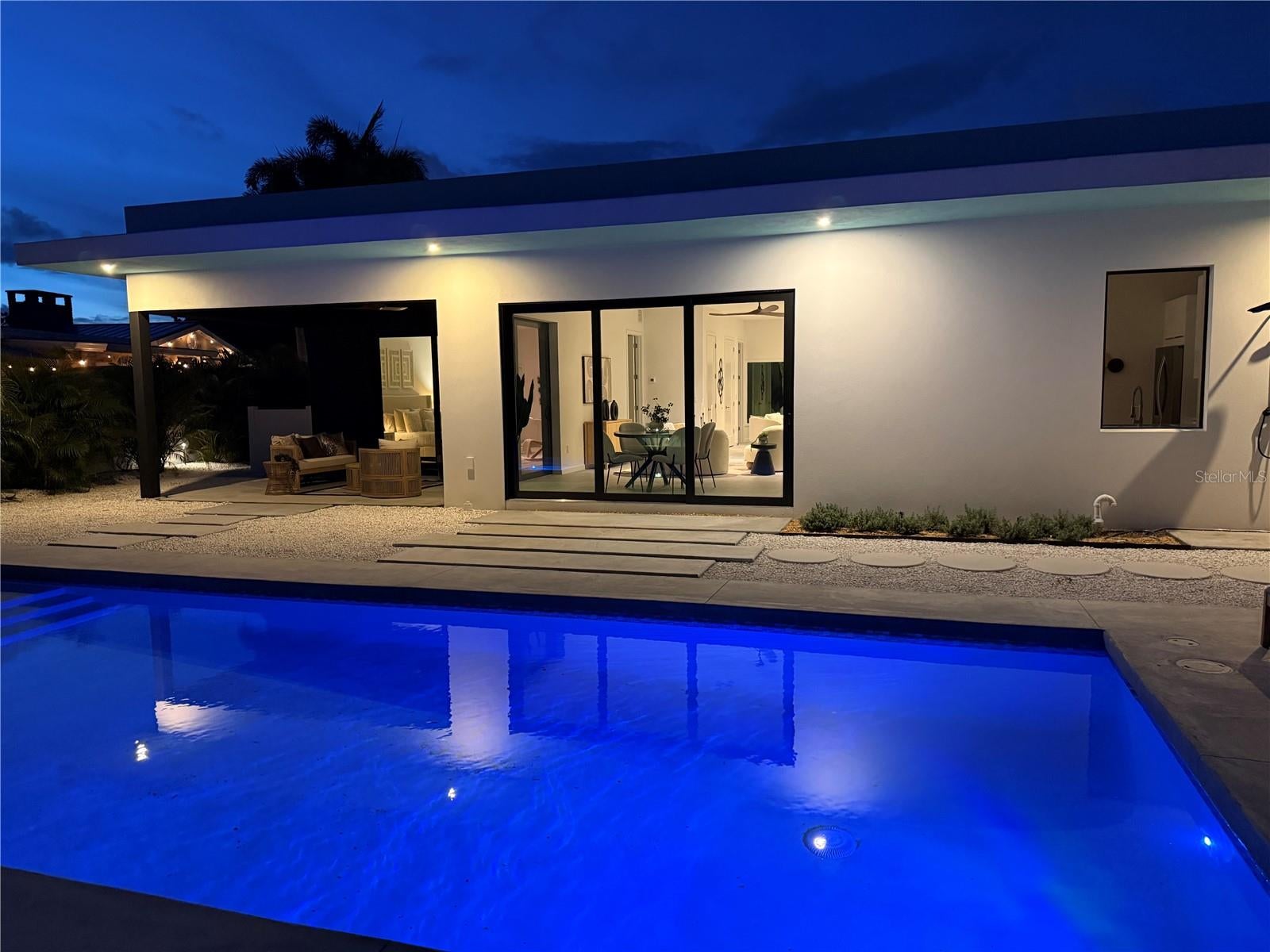 2306 Valencia Dr, Sarasota, FL 34239 photo