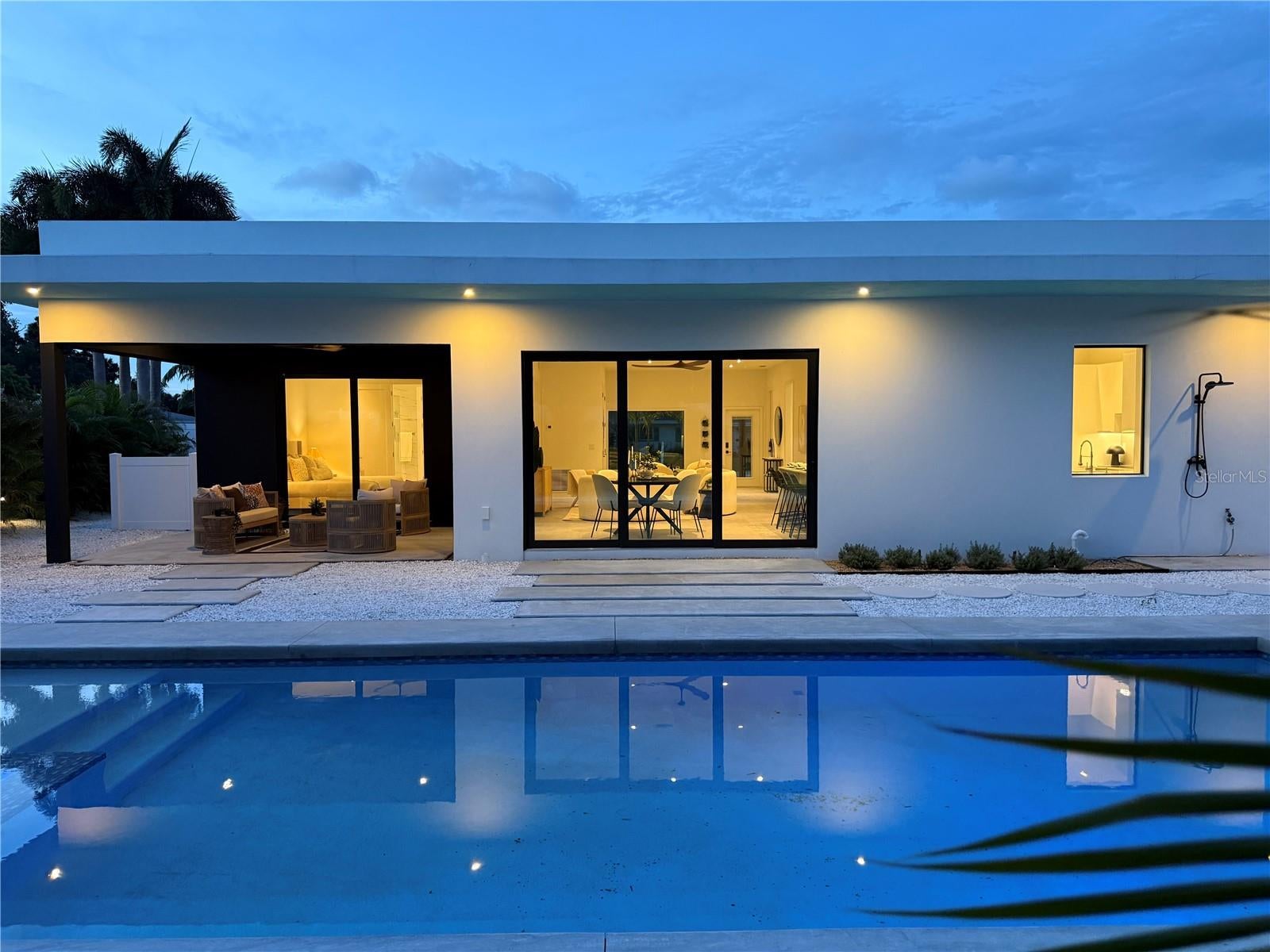 2306 Valencia Dr, Sarasota, FL 34239 photo