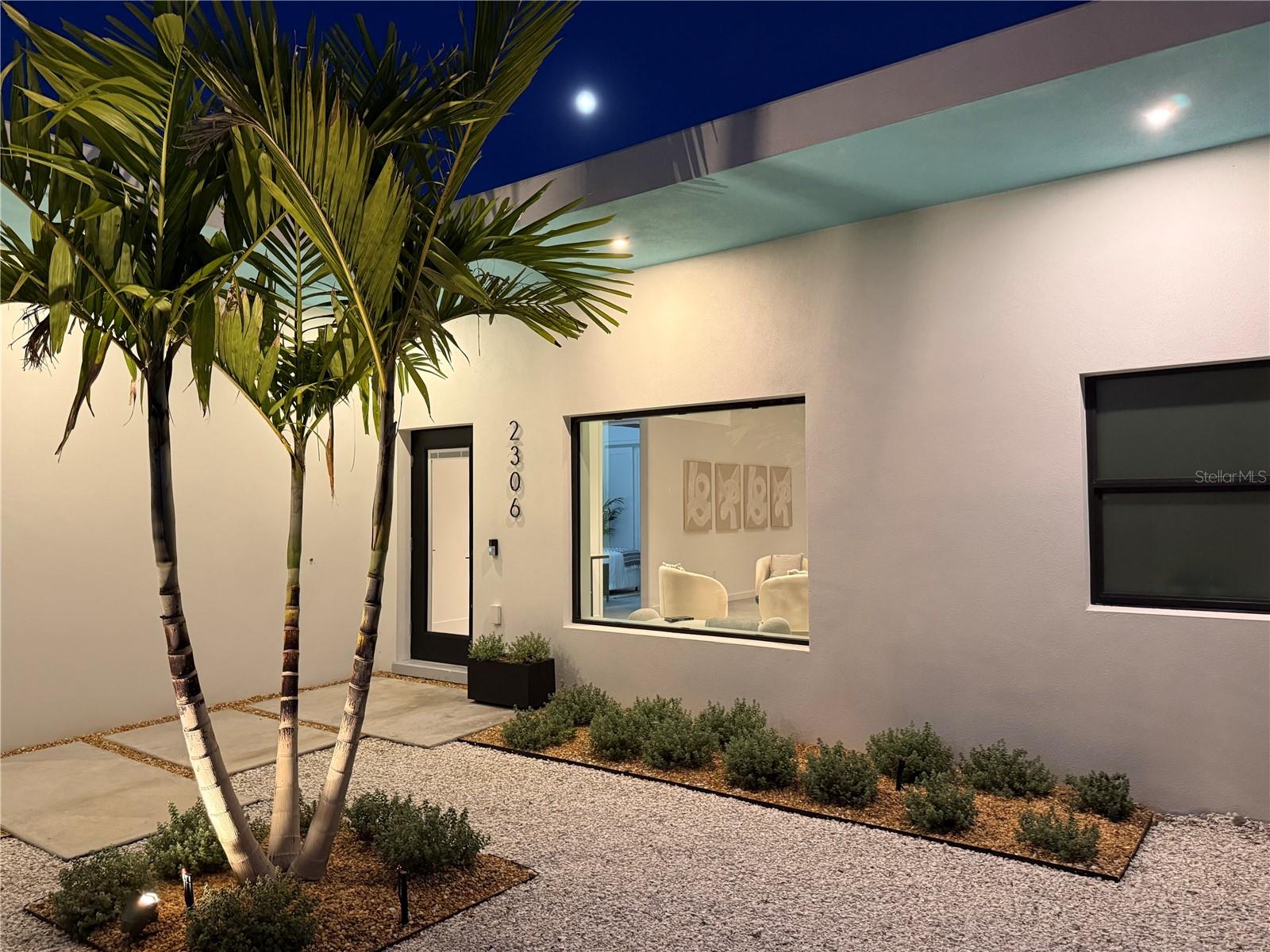 2306 Valencia Dr, Sarasota, FL 34239 photo