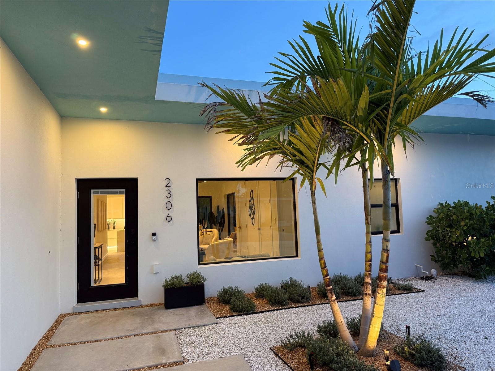 2306 Valencia Dr, Sarasota, FL 34239 photo