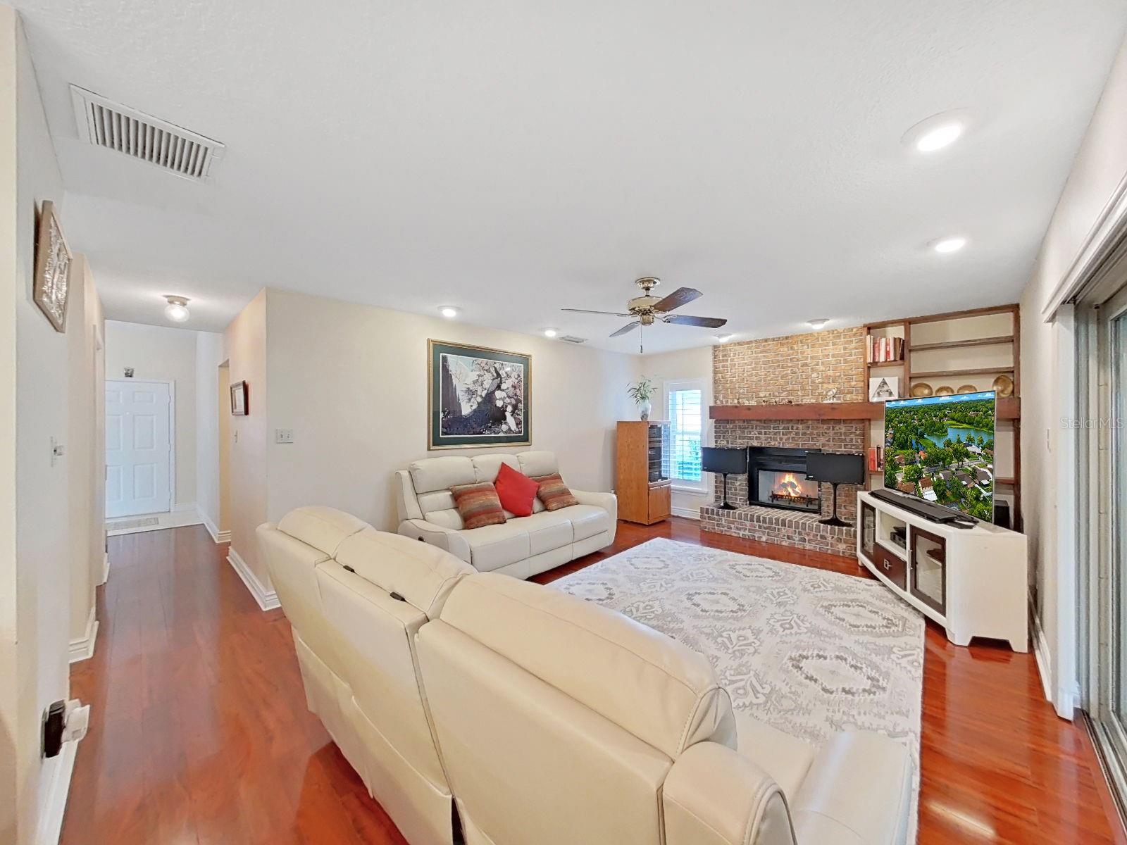 1367 Corner Oaks Dr, Brandon, FL 33510 photo