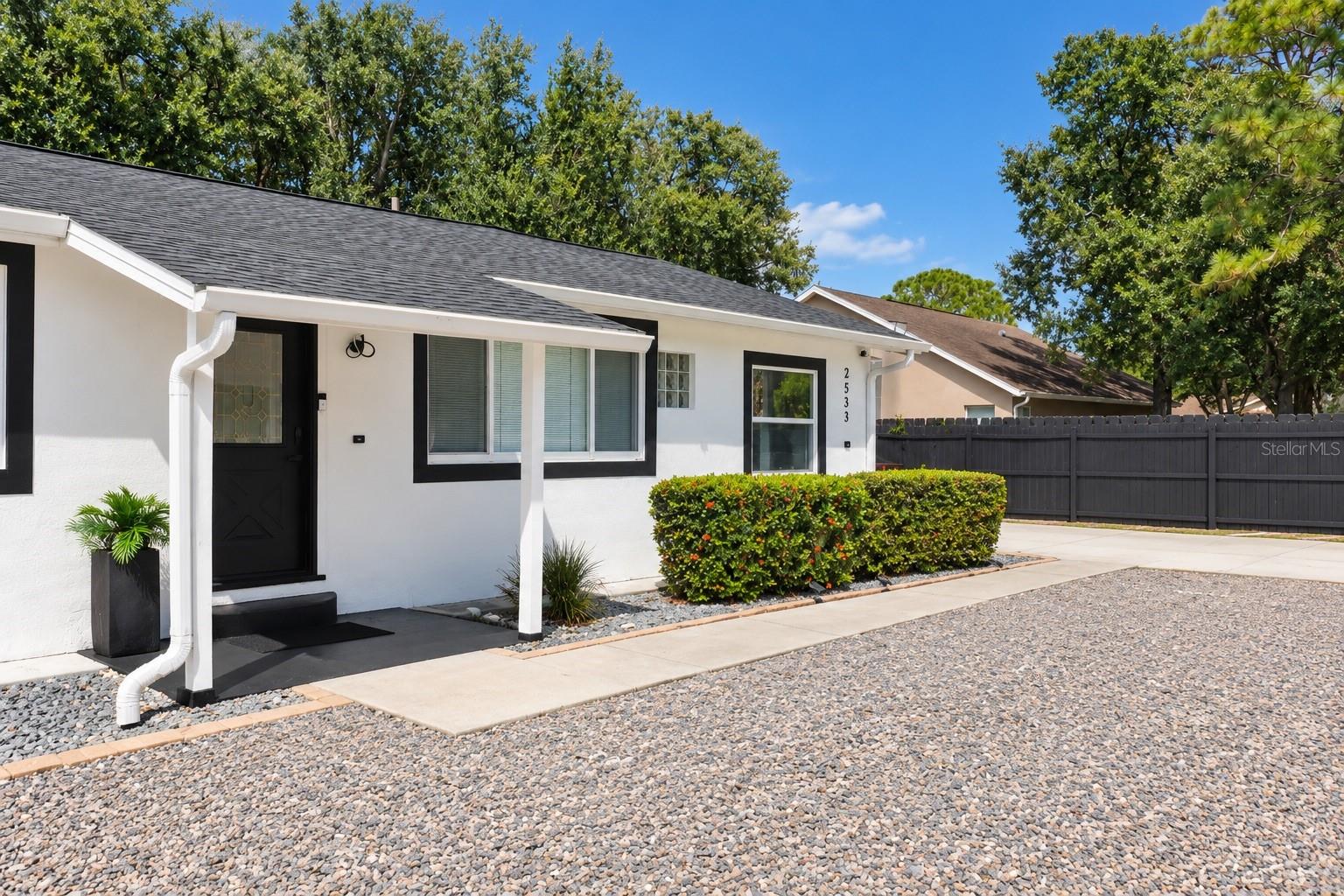 2533 10 St, Sarasota, FL 34237 photo